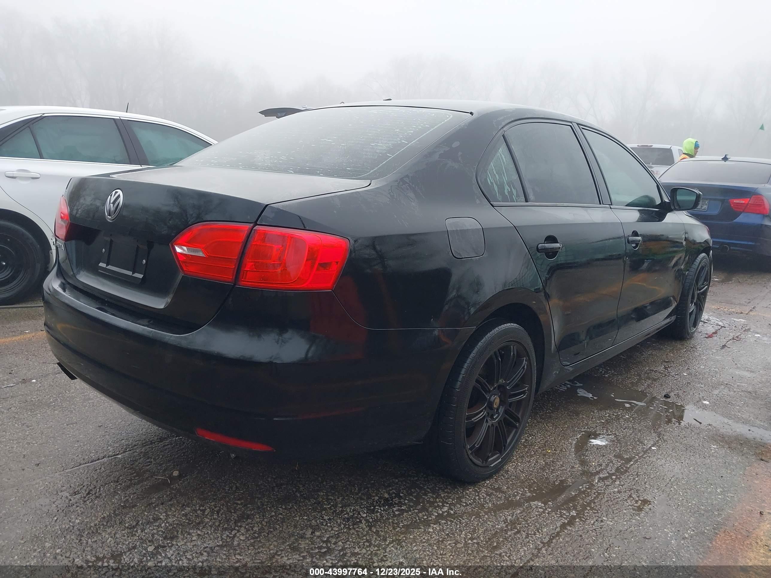 VOLKSWAGEN JETTA image 4