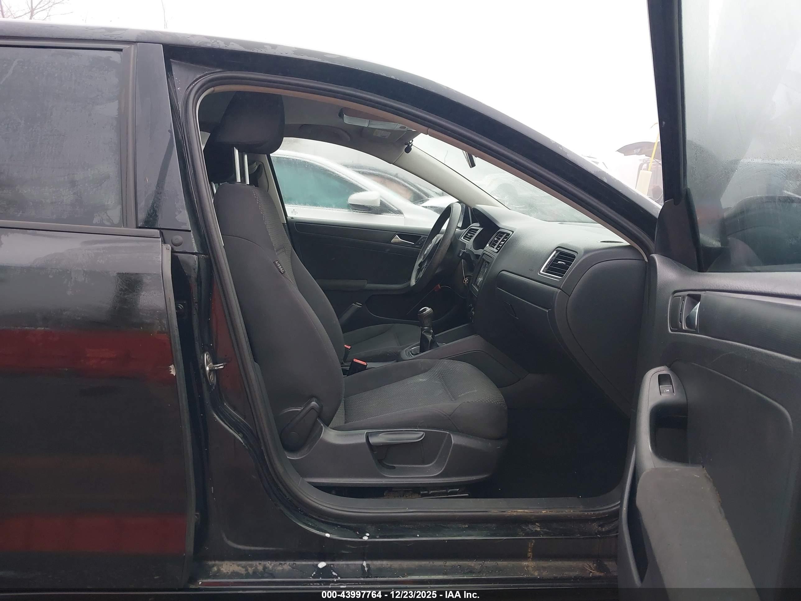 VOLKSWAGEN JETTA image 5