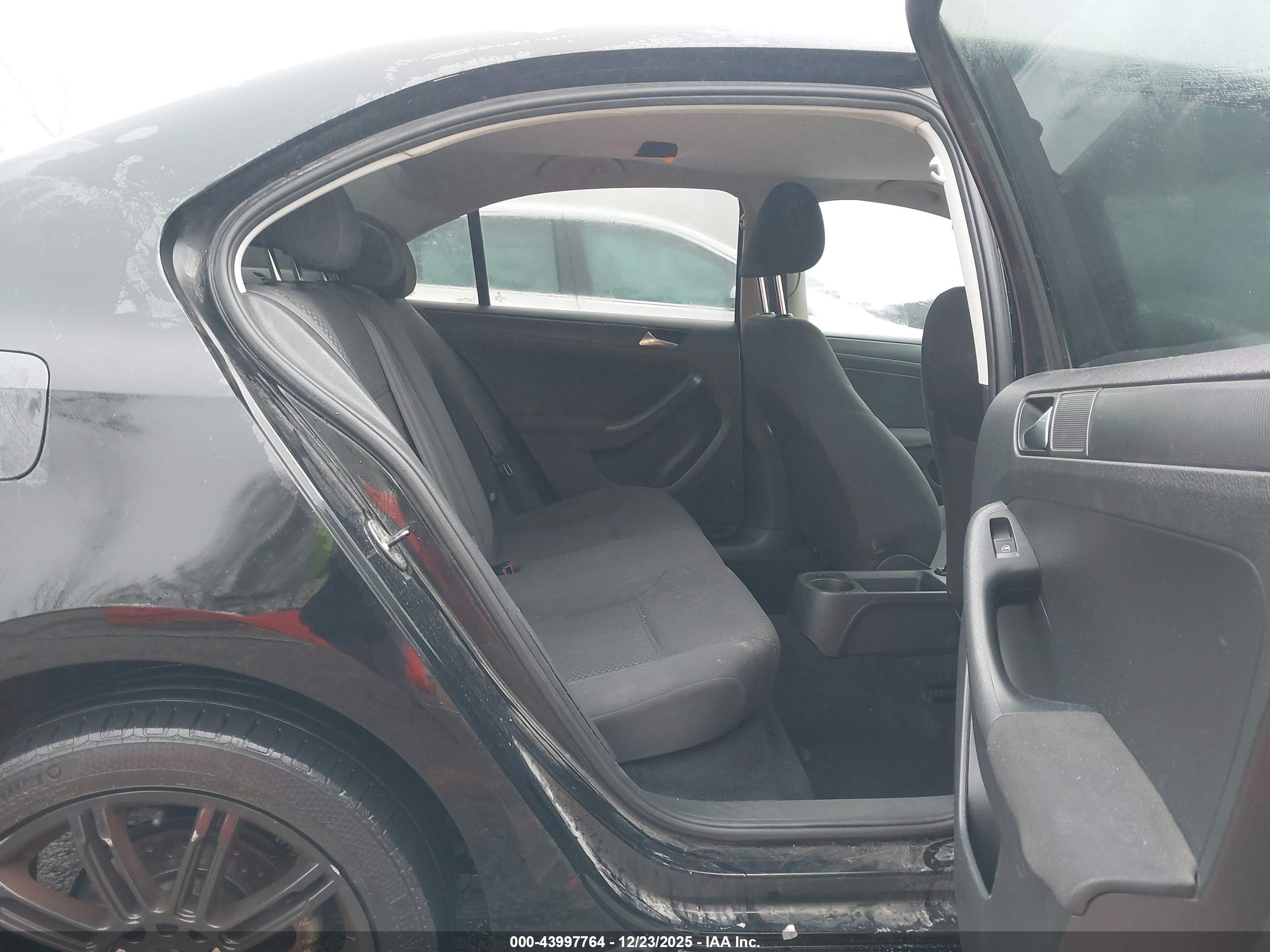 VOLKSWAGEN JETTA image 8