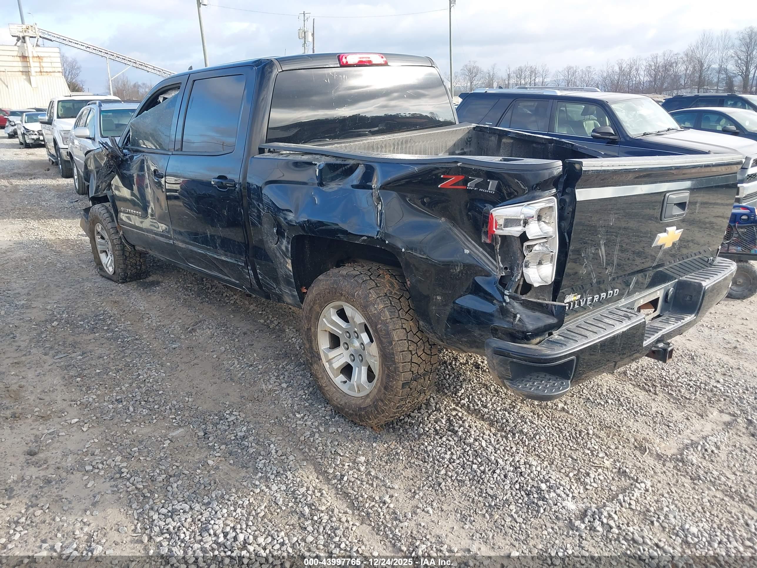 CHEVROLET SILVERADO image 3
