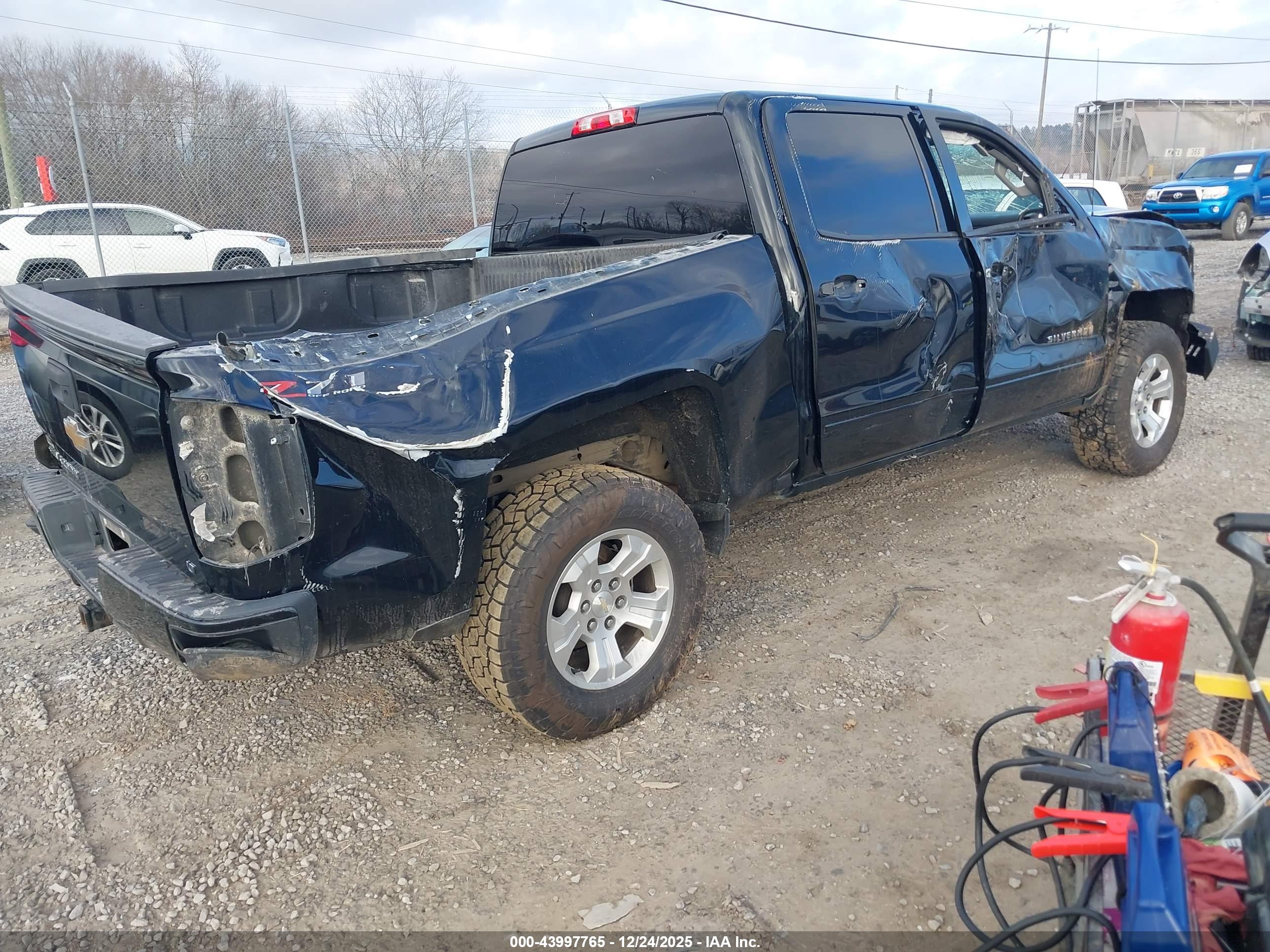 CHEVROLET SILVERADO image 4