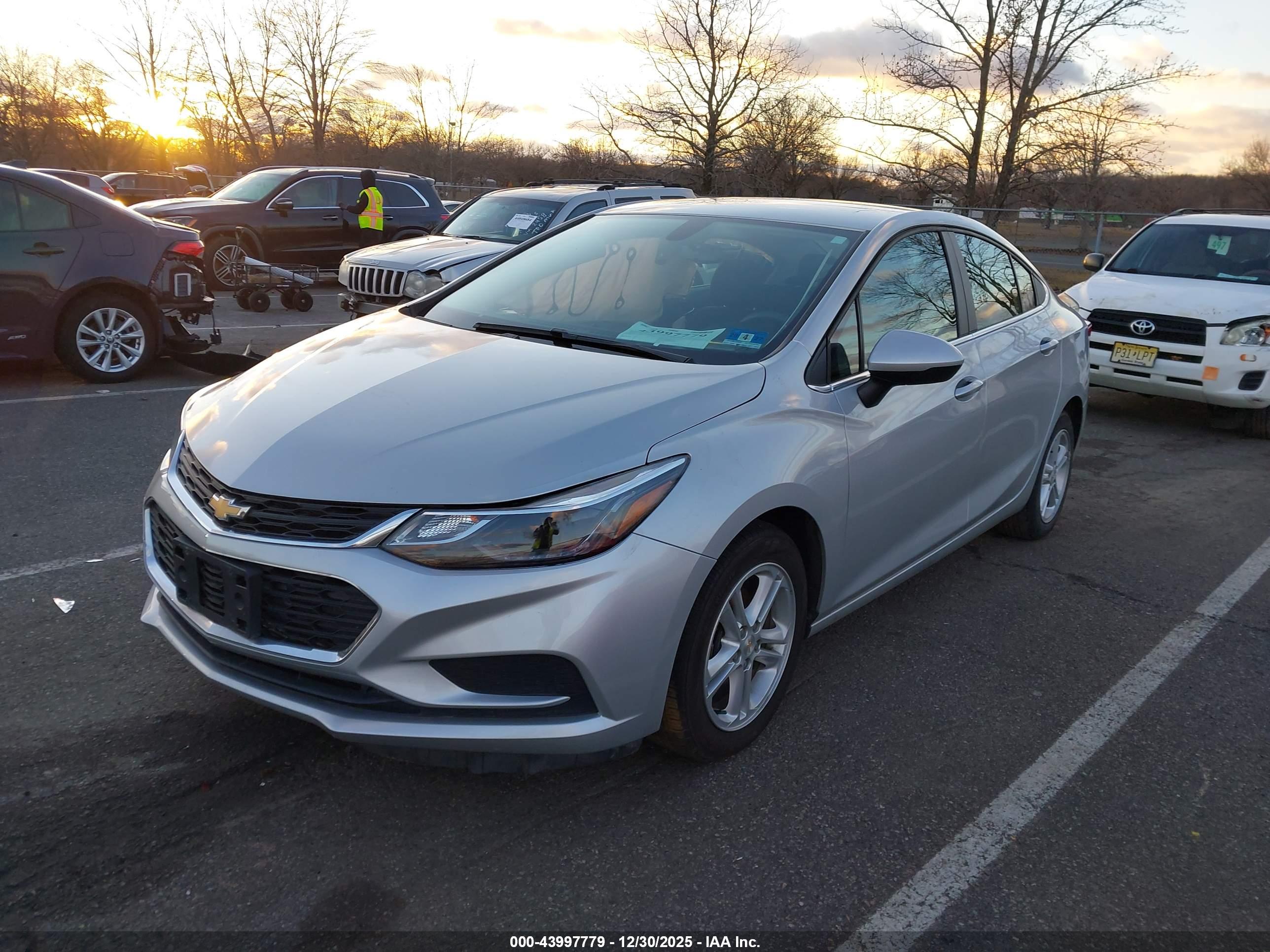 CHEVROLET CRUZE image 2