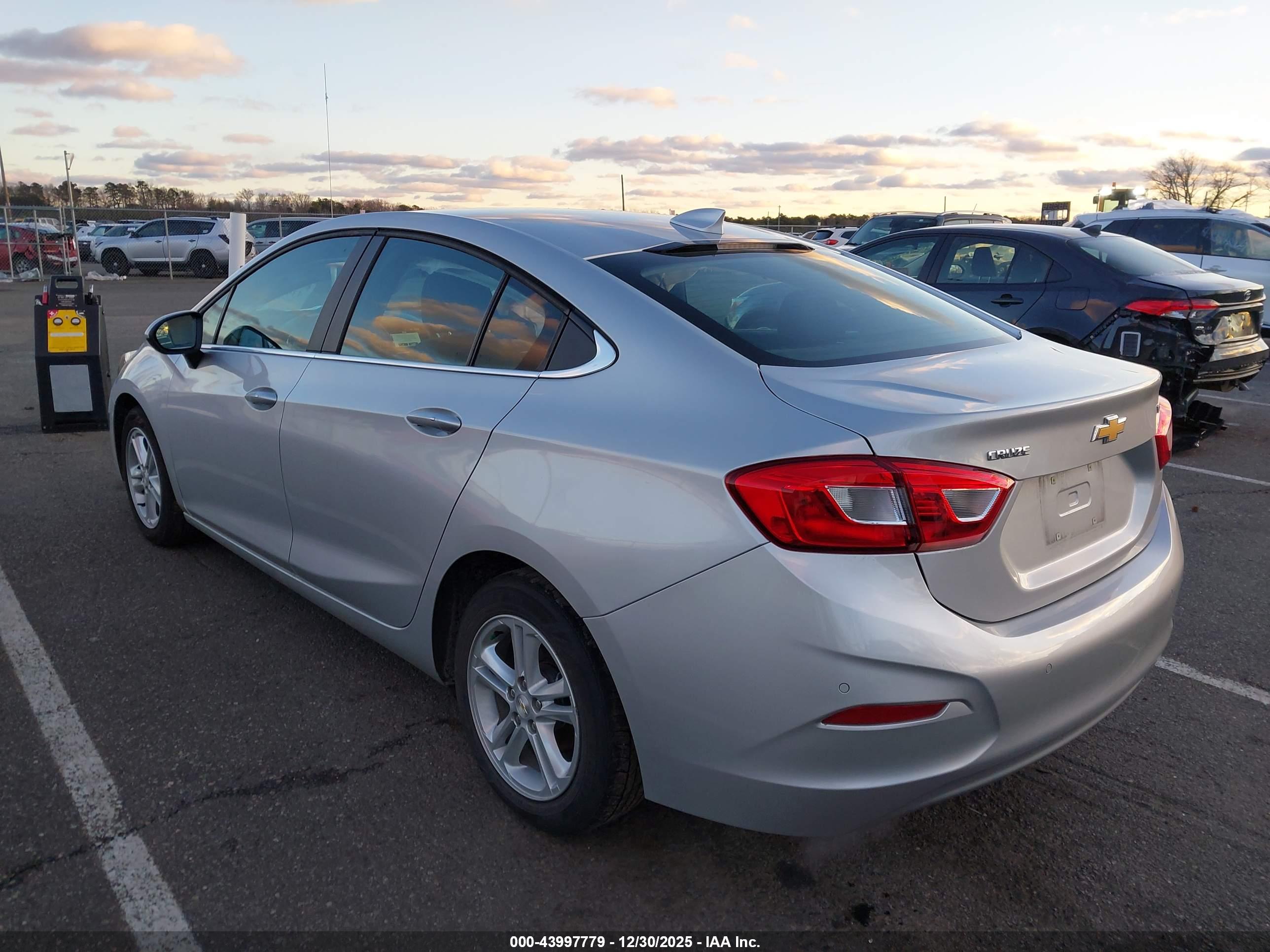 CHEVROLET CRUZE image 3