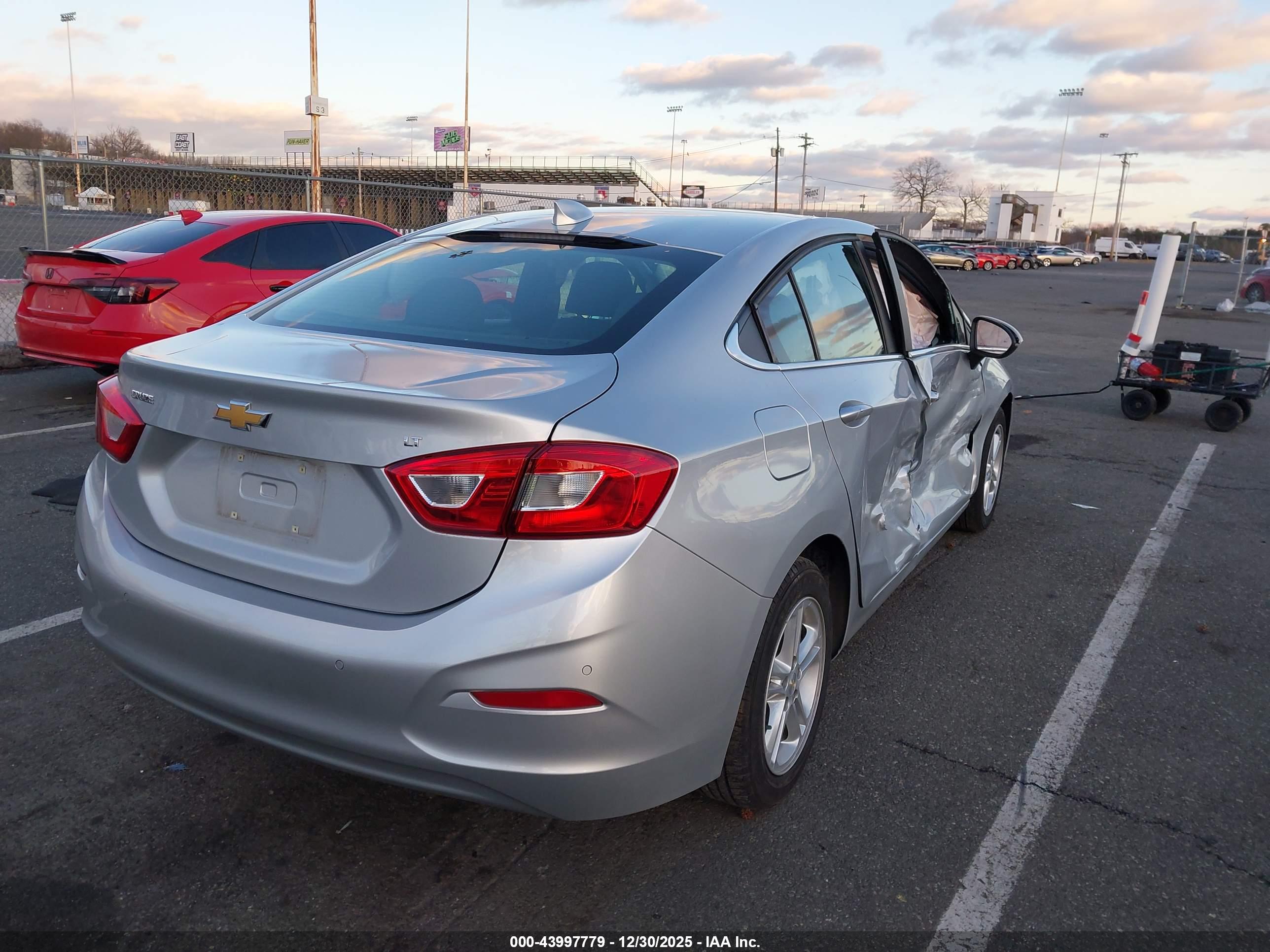 CHEVROLET CRUZE image 4