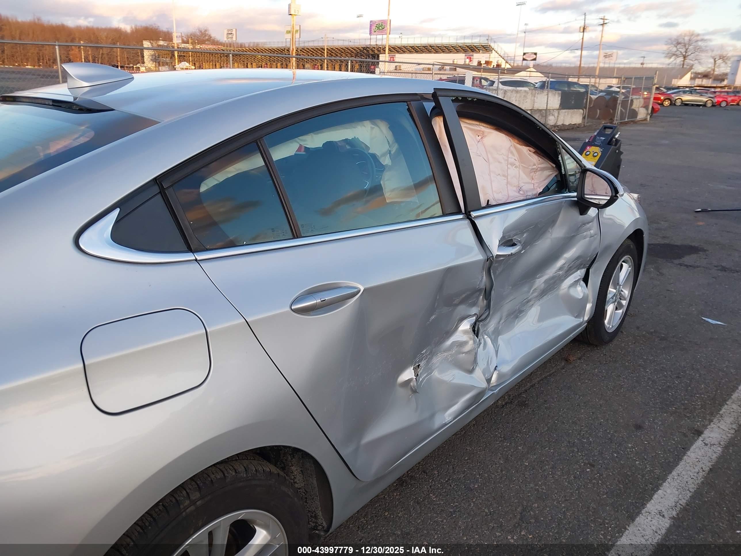CHEVROLET CRUZE image 6