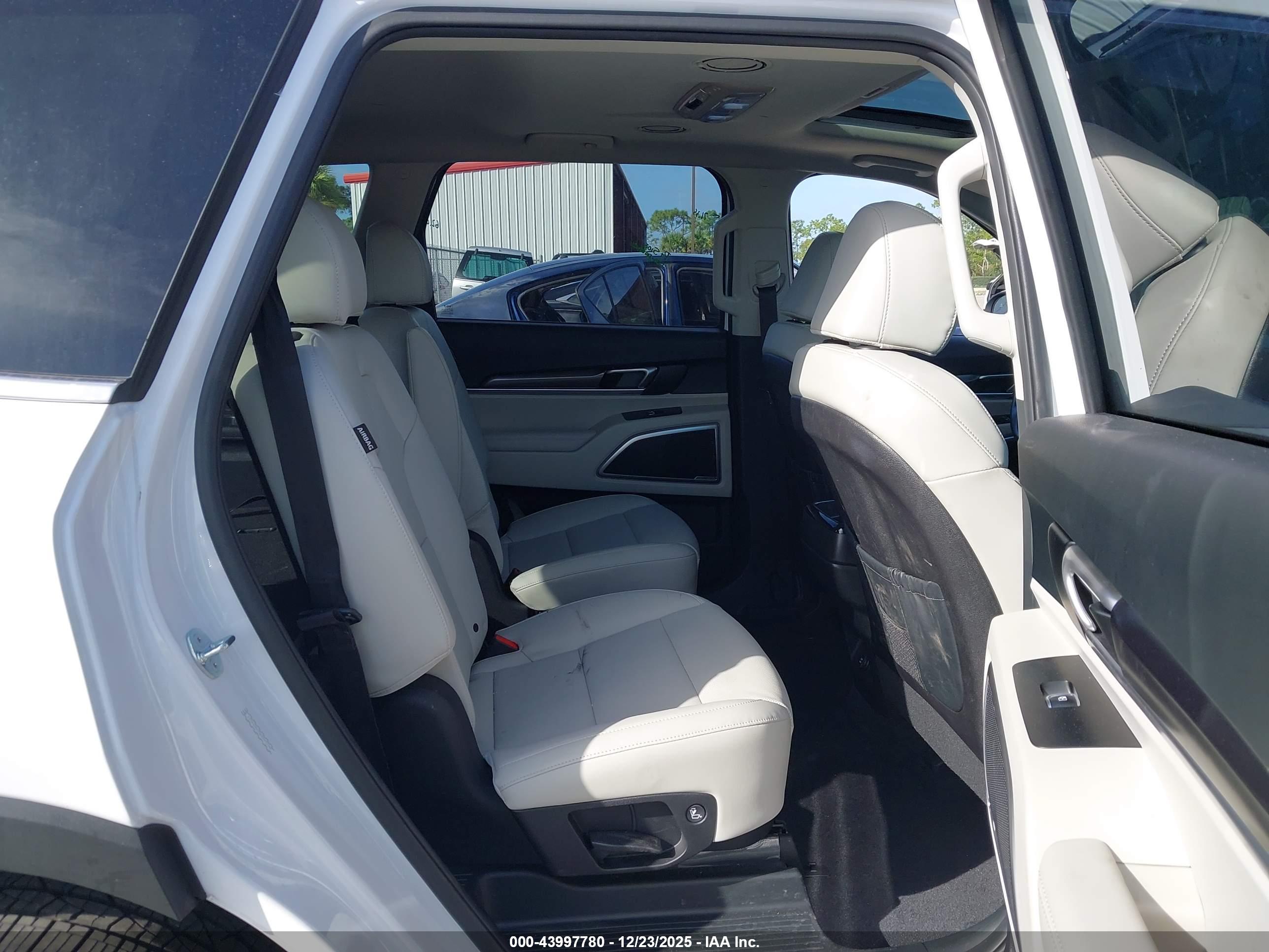 KIA TELLURIDE image 8