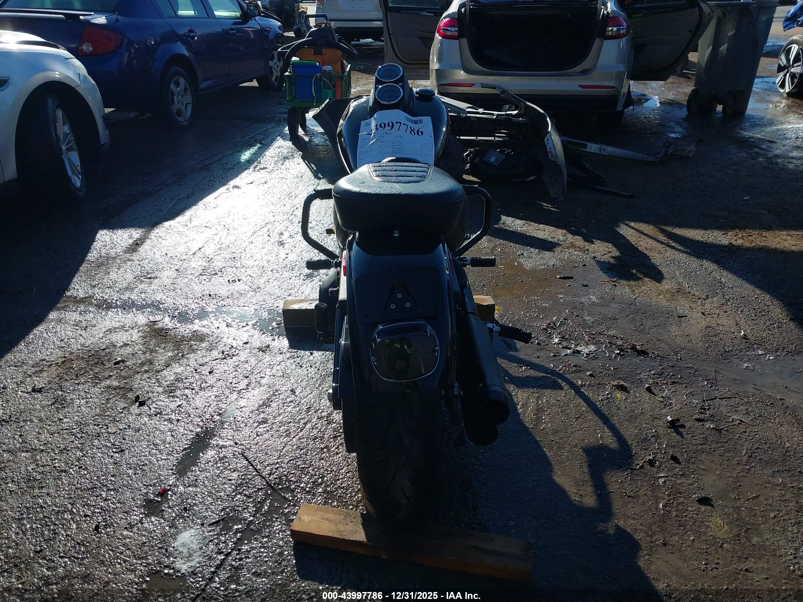 HARLEY-DAVIDSON FXLRS image 6