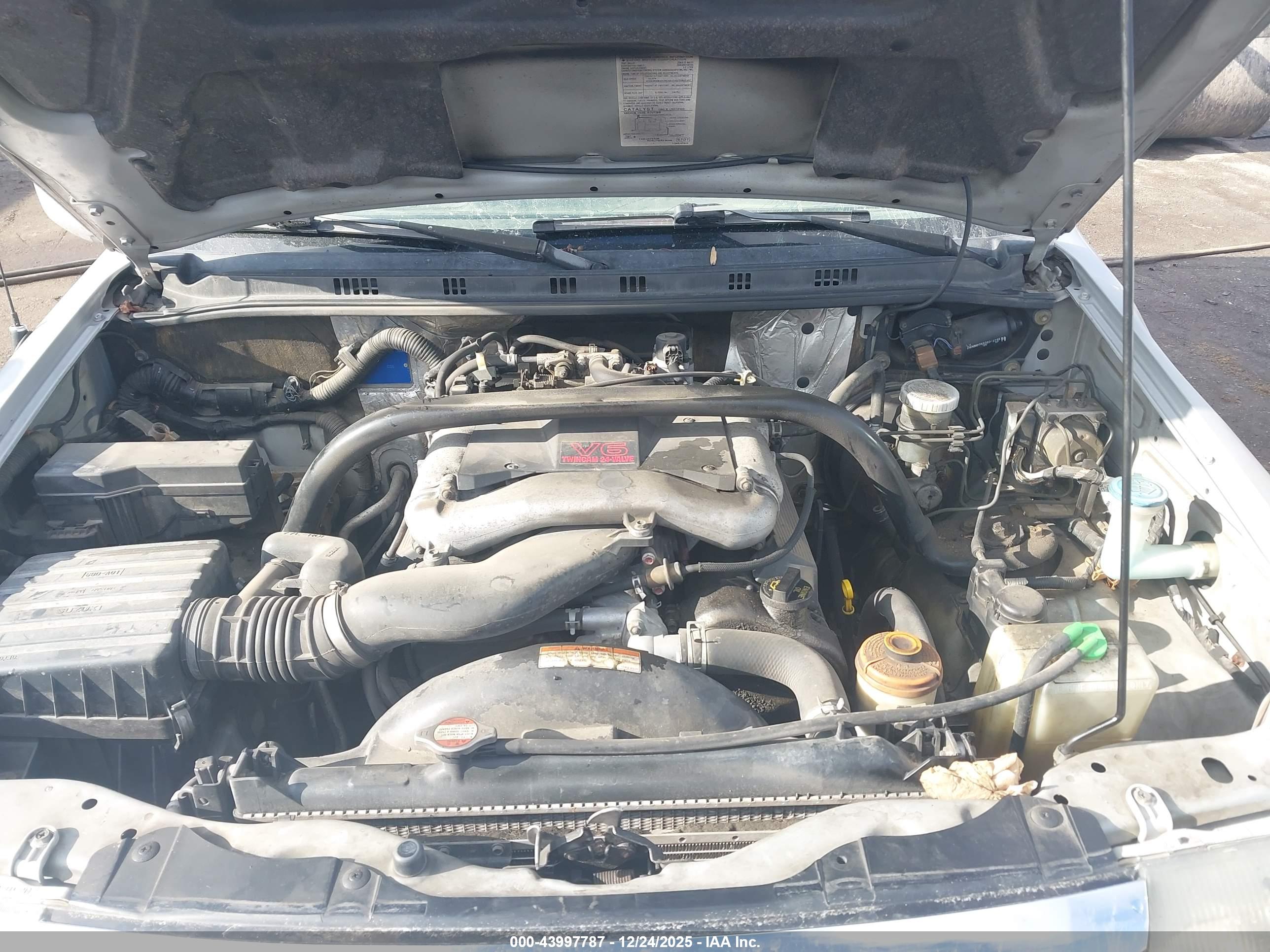 SUZUKI GRAND image 10