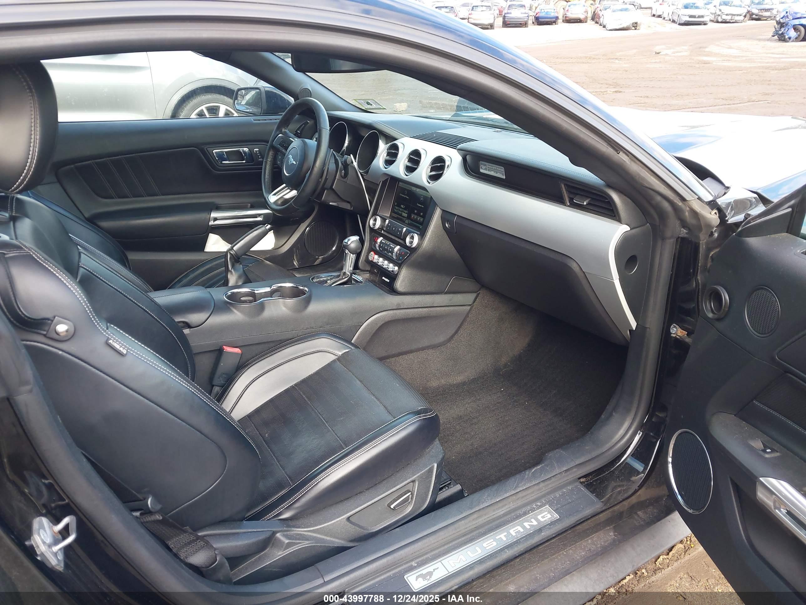 FORD MUSTANG image 5