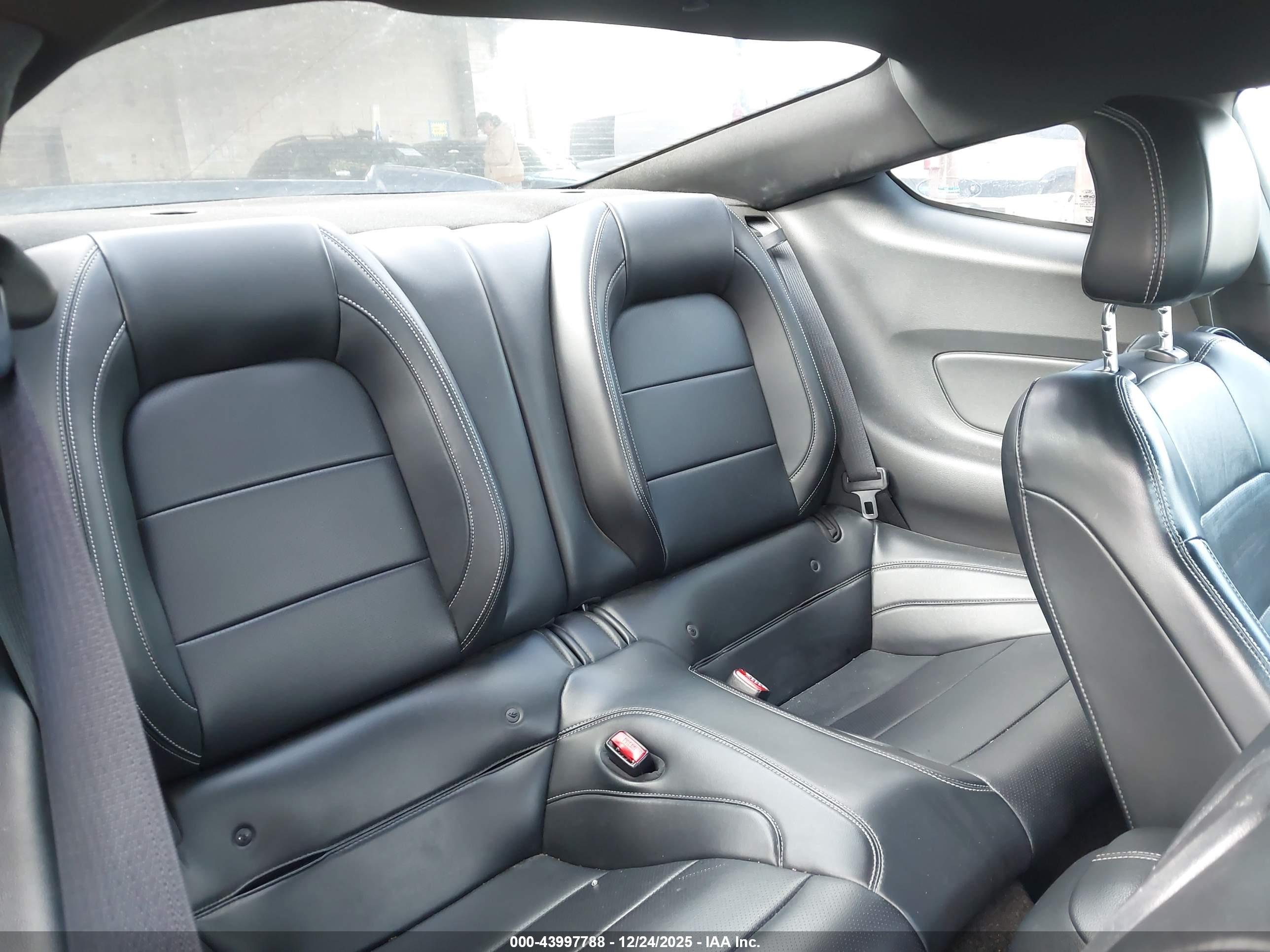 FORD MUSTANG image 8