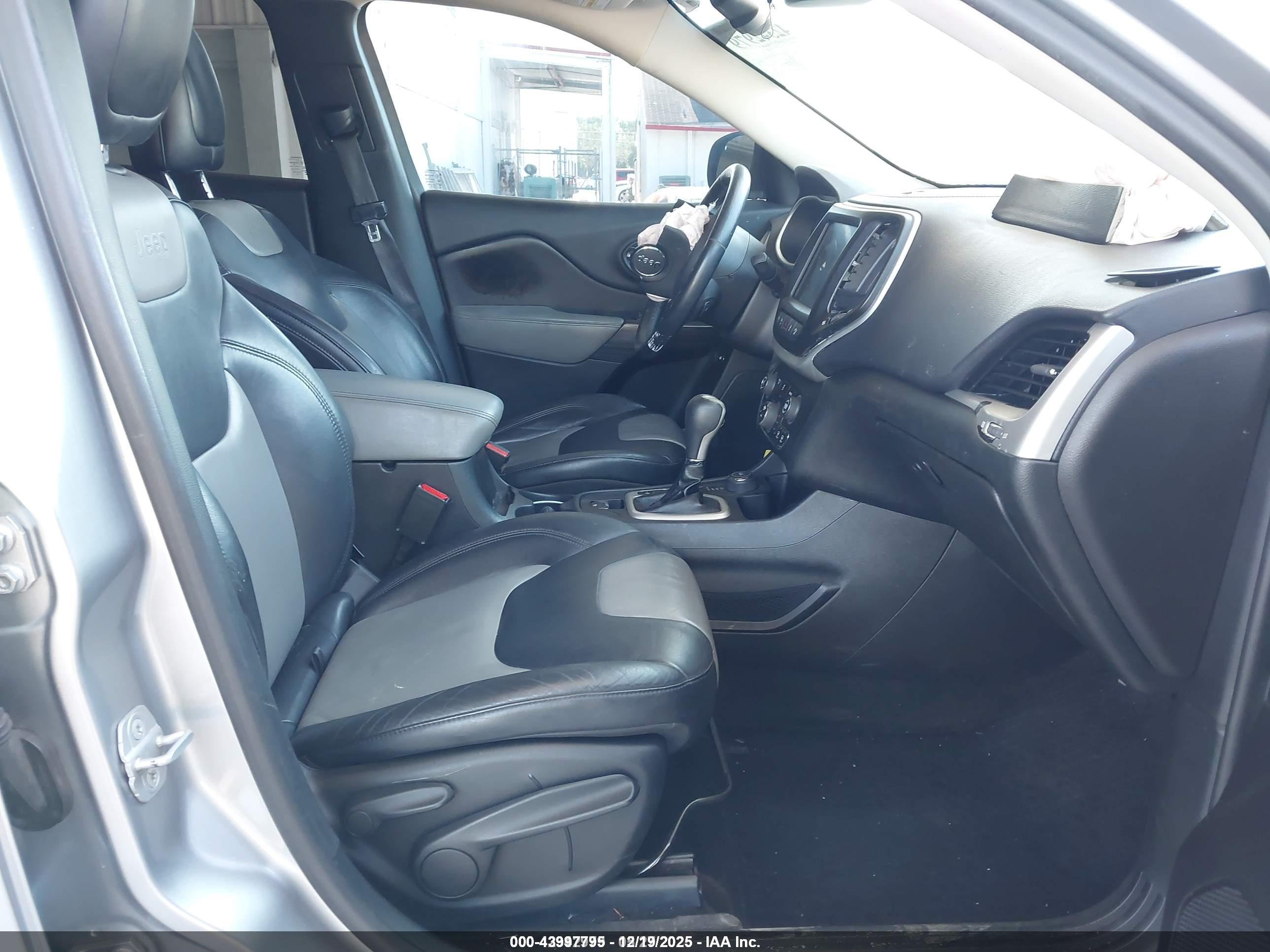 JEEP CHEROKEE image 5