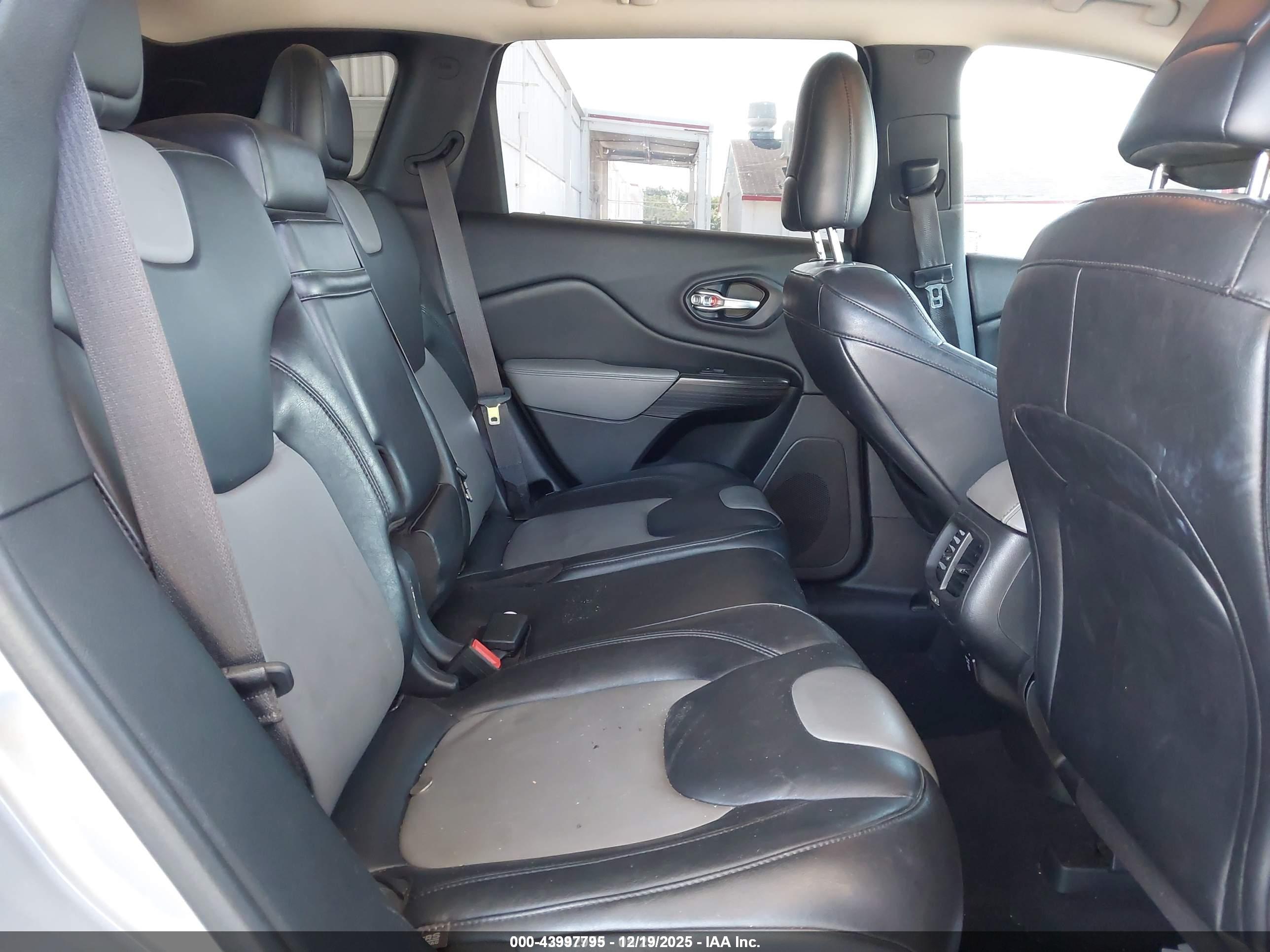 JEEP CHEROKEE image 8