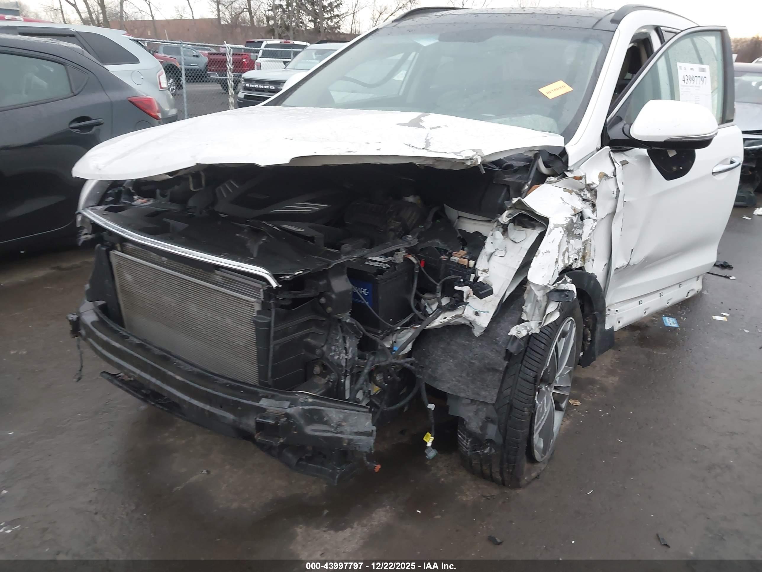 HYUNDAI SANTA image 6
