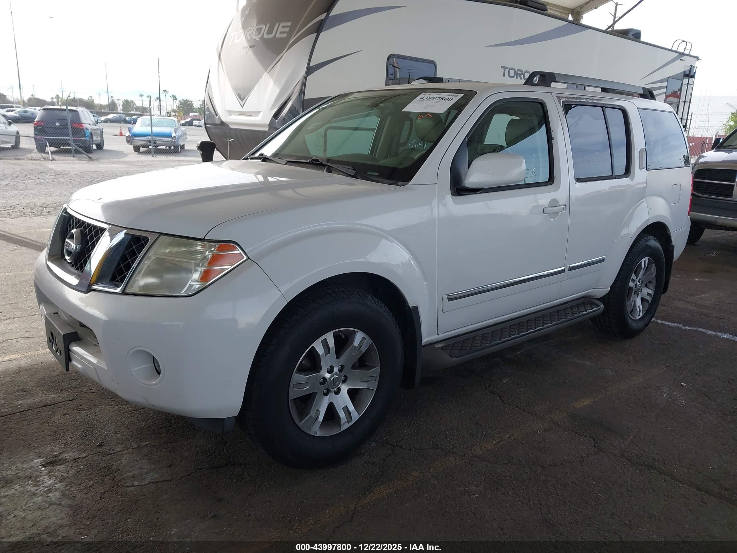 NISSAN PATHFINDER image 2