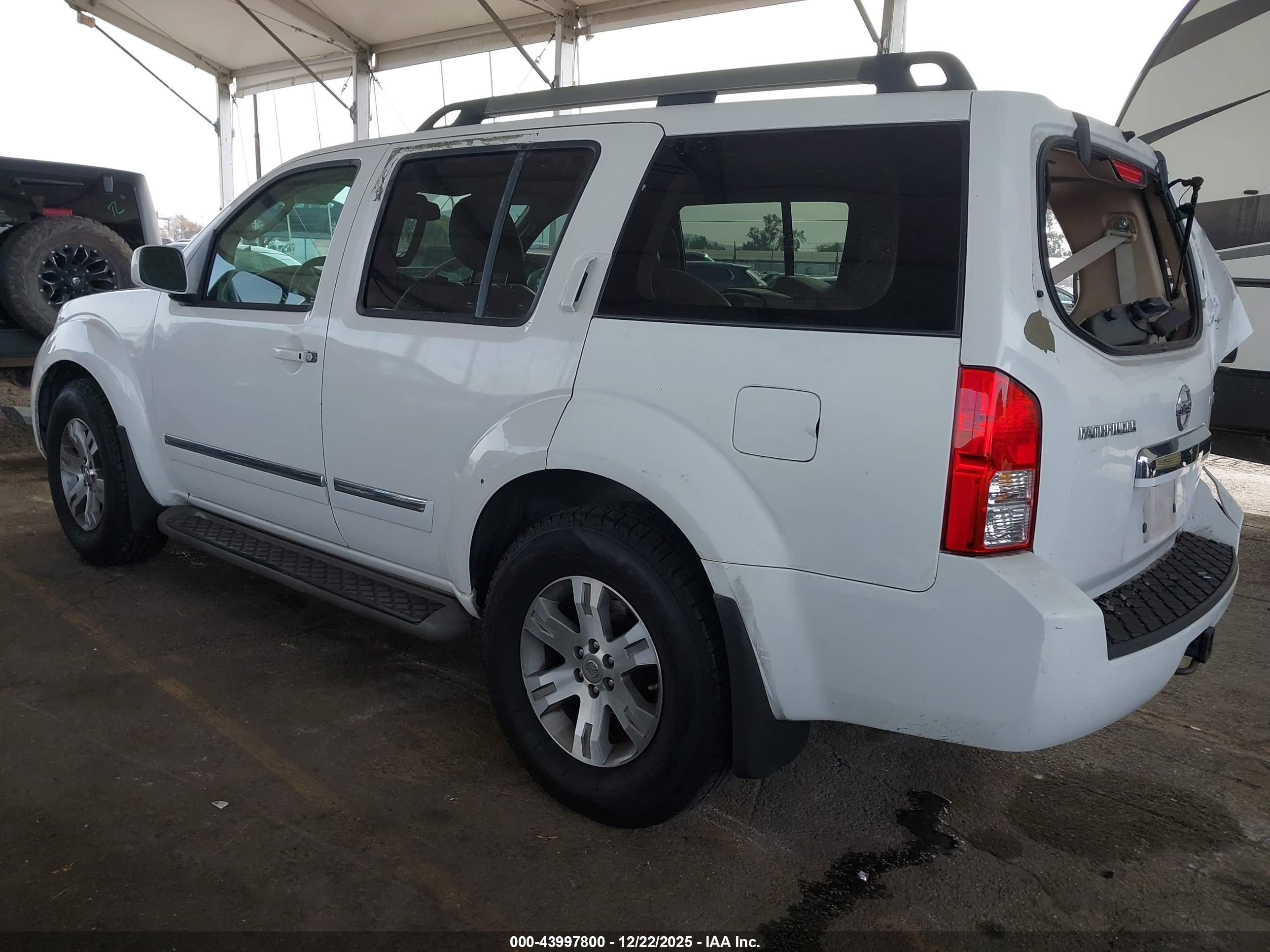 NISSAN PATHFINDER image 3