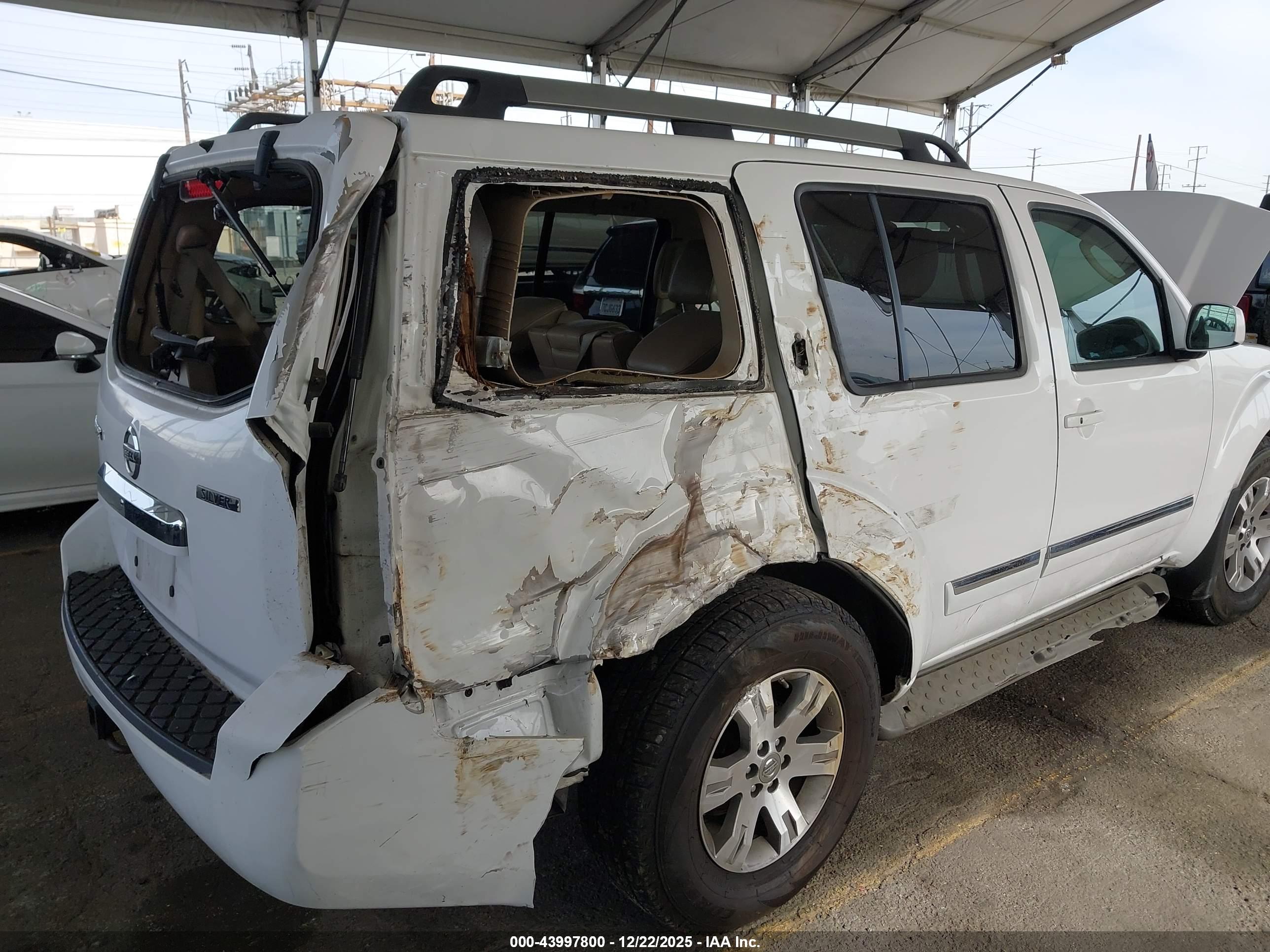 NISSAN PATHFINDER image 6
