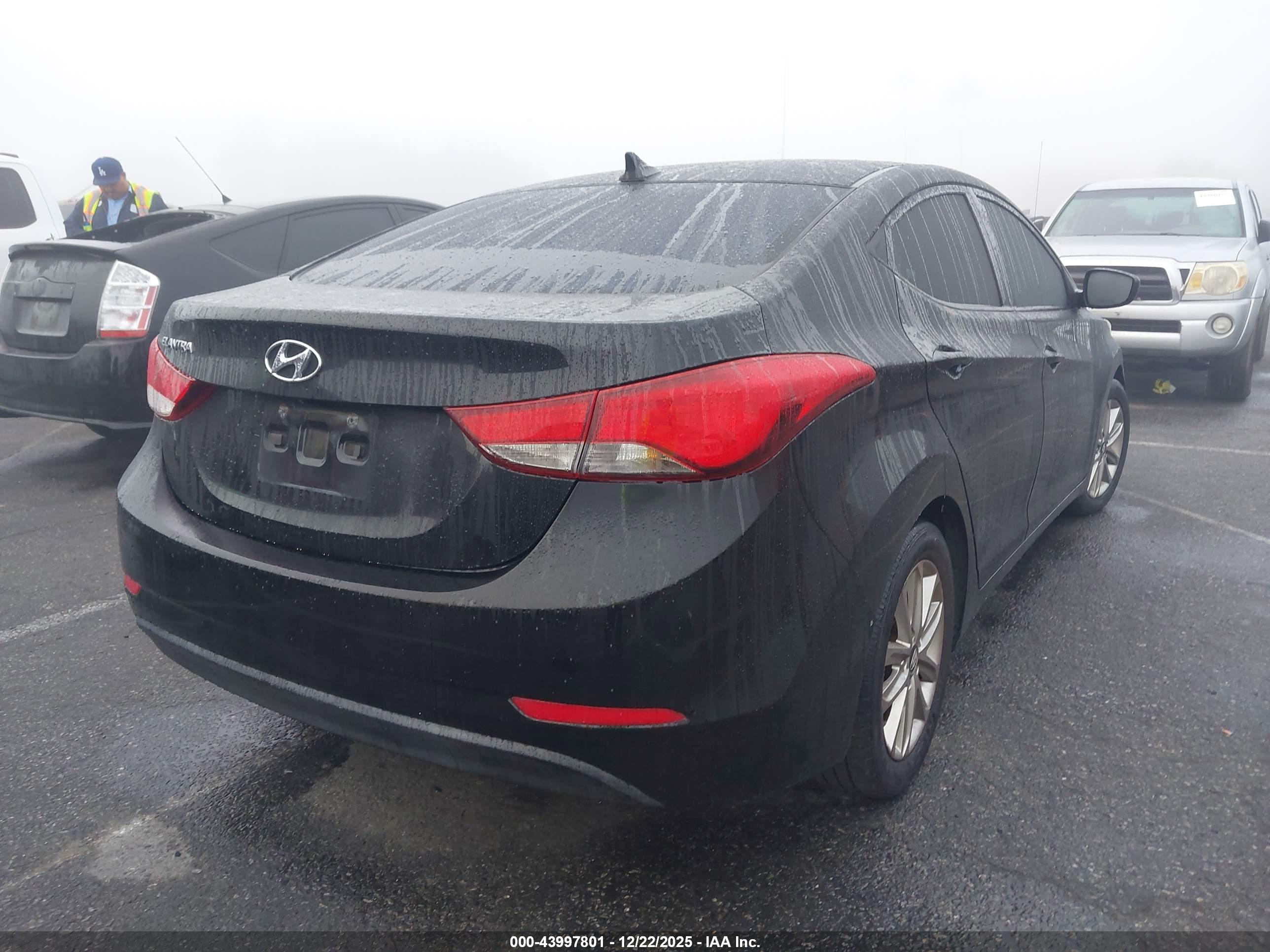 HYUNDAI ELANTRA image 4