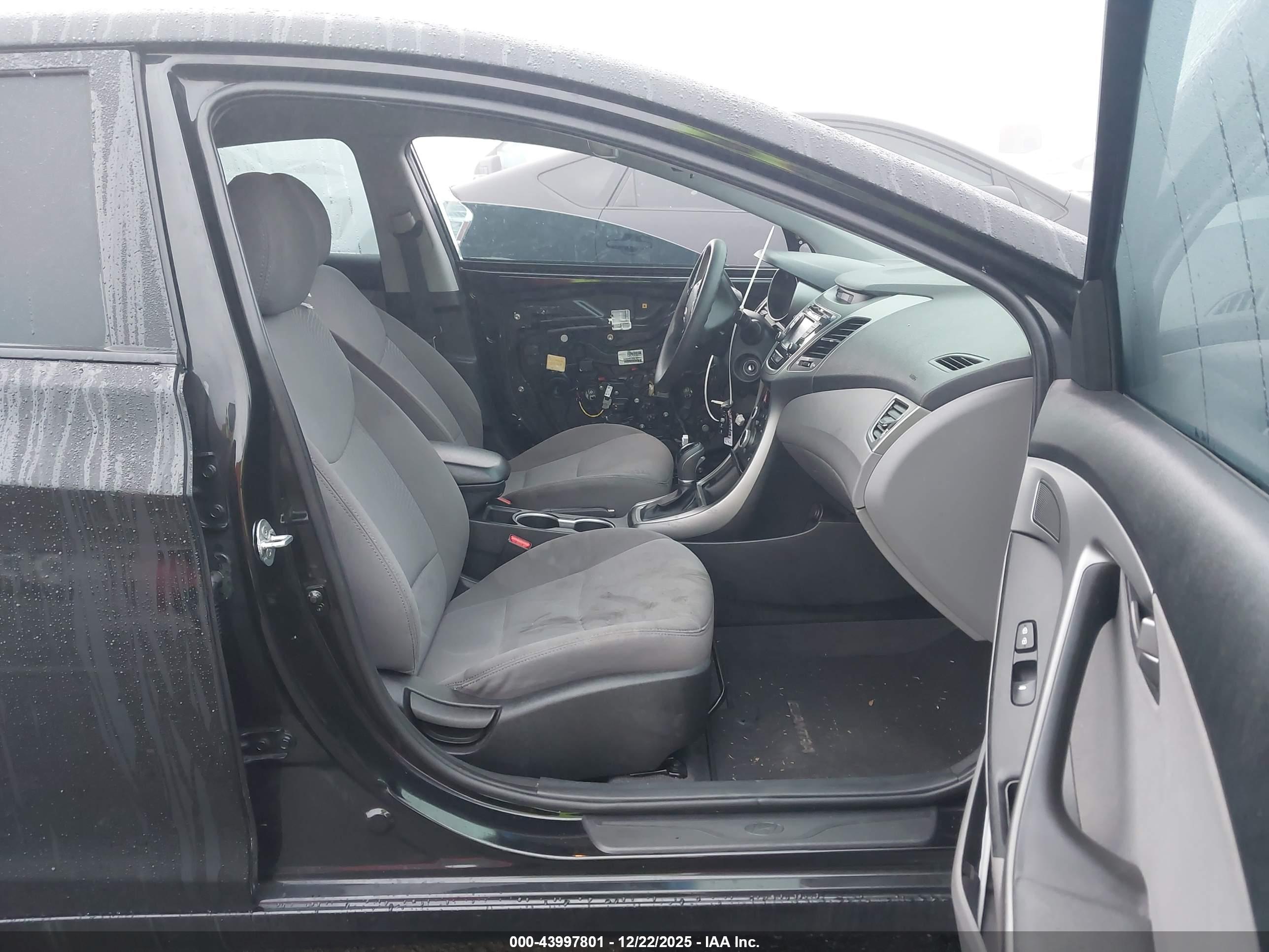 HYUNDAI ELANTRA image 5