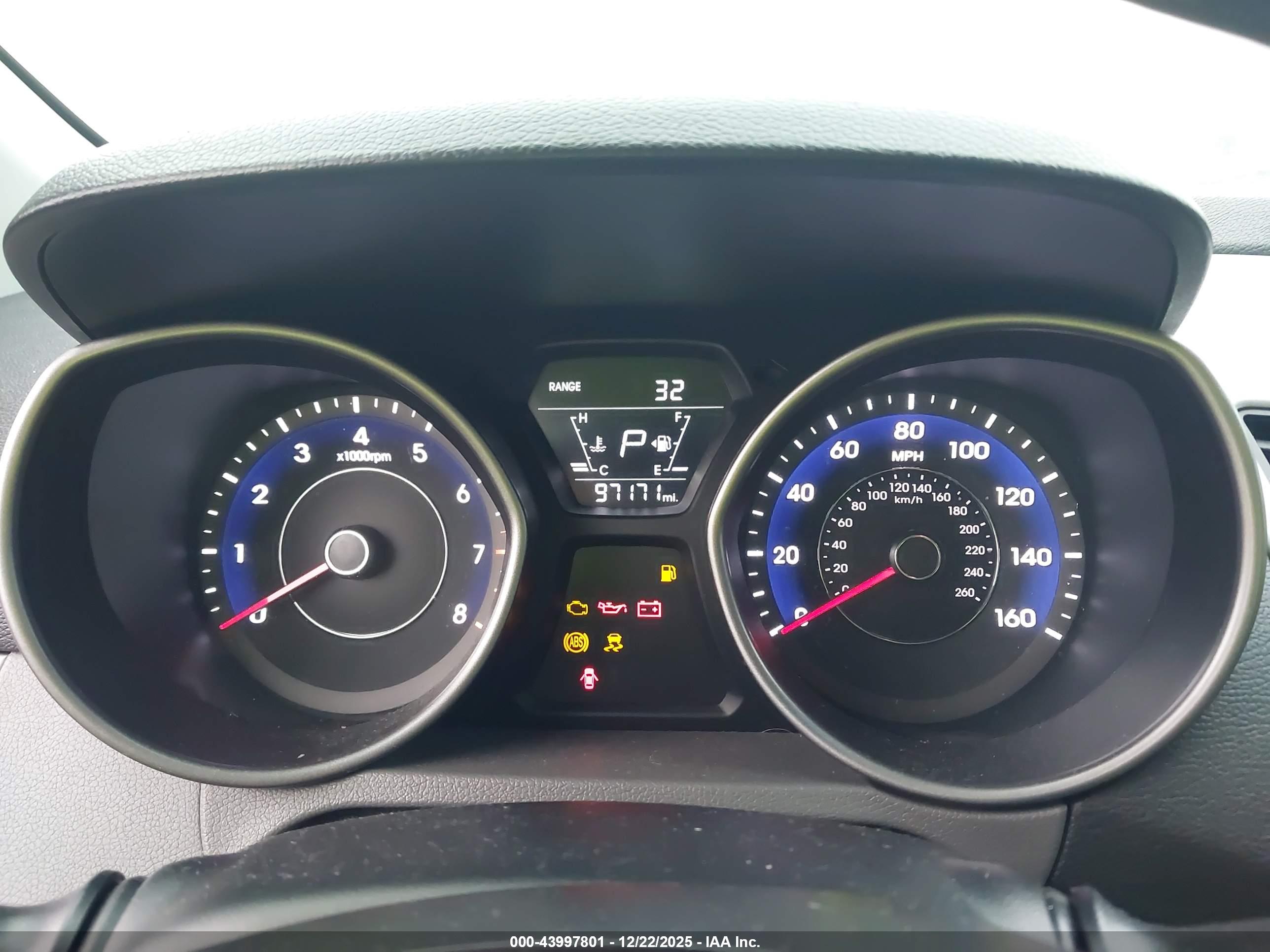HYUNDAI ELANTRA image 7