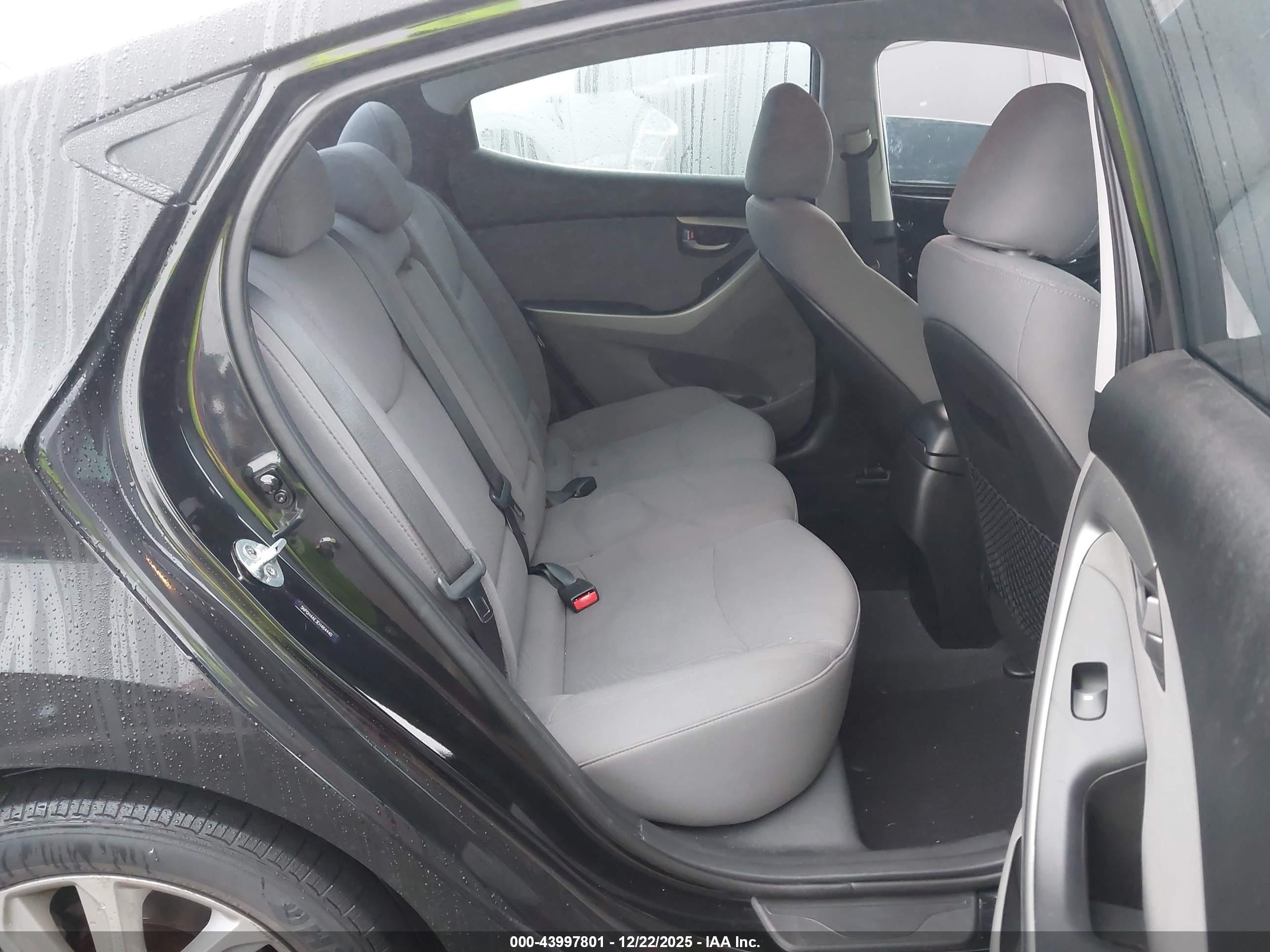 HYUNDAI ELANTRA image 8