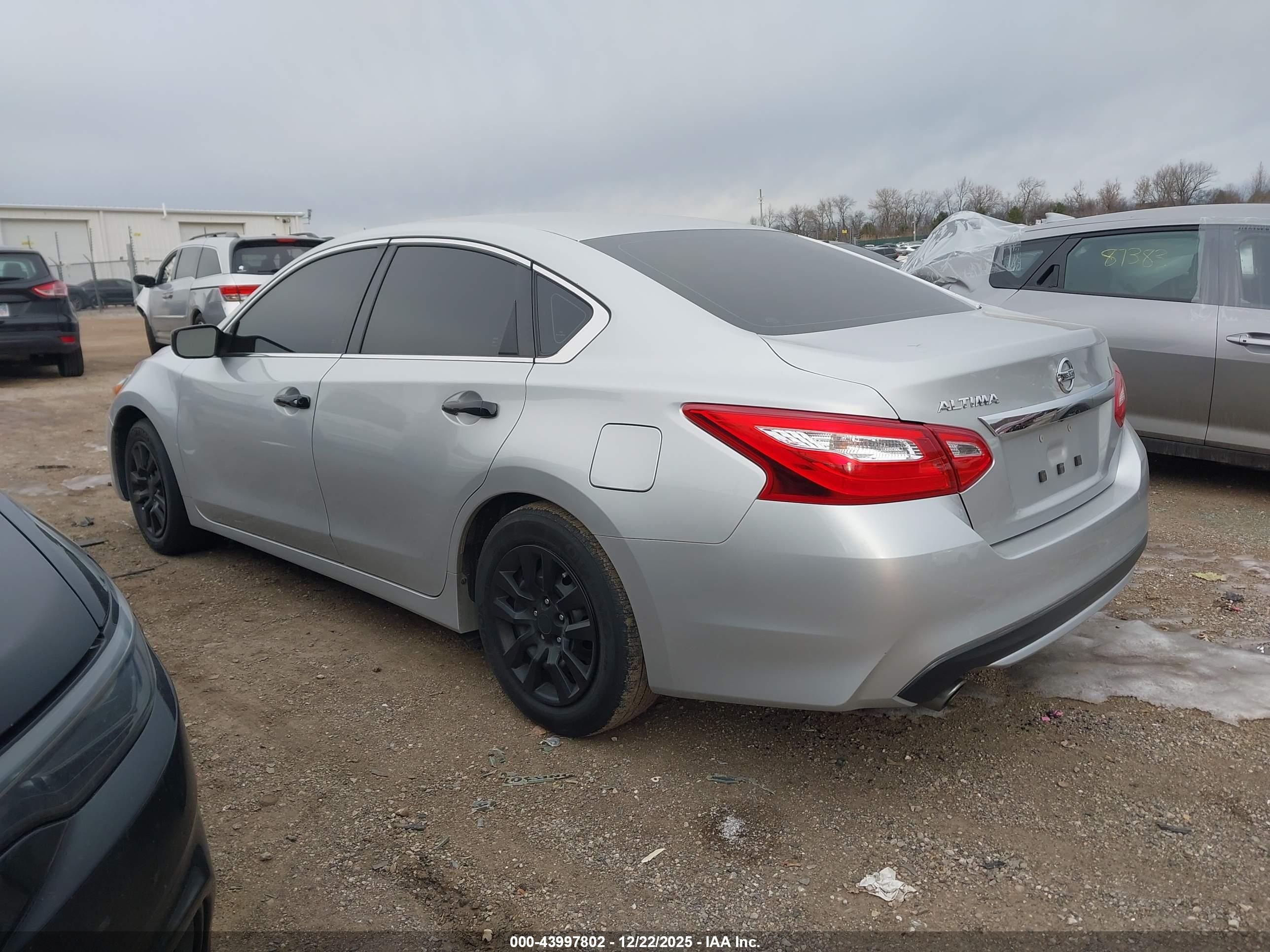NISSAN ALTIMA image 3