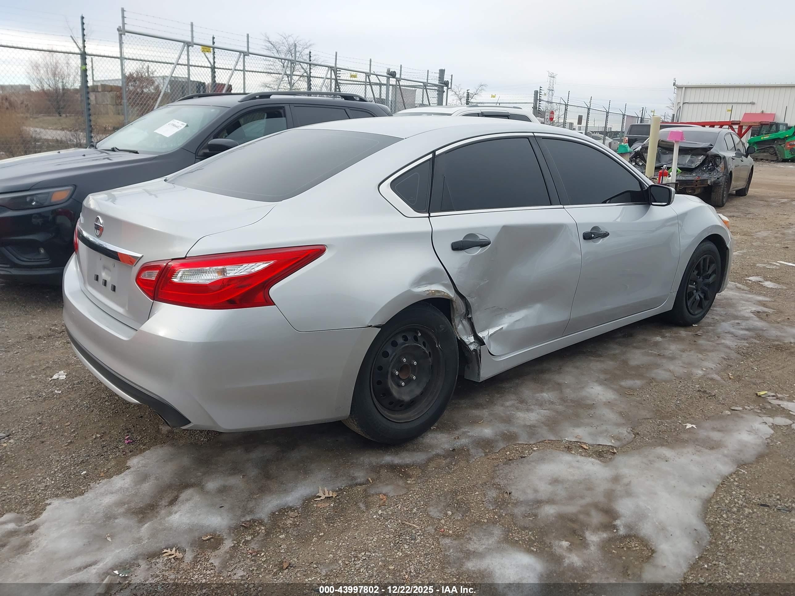 NISSAN ALTIMA image 4