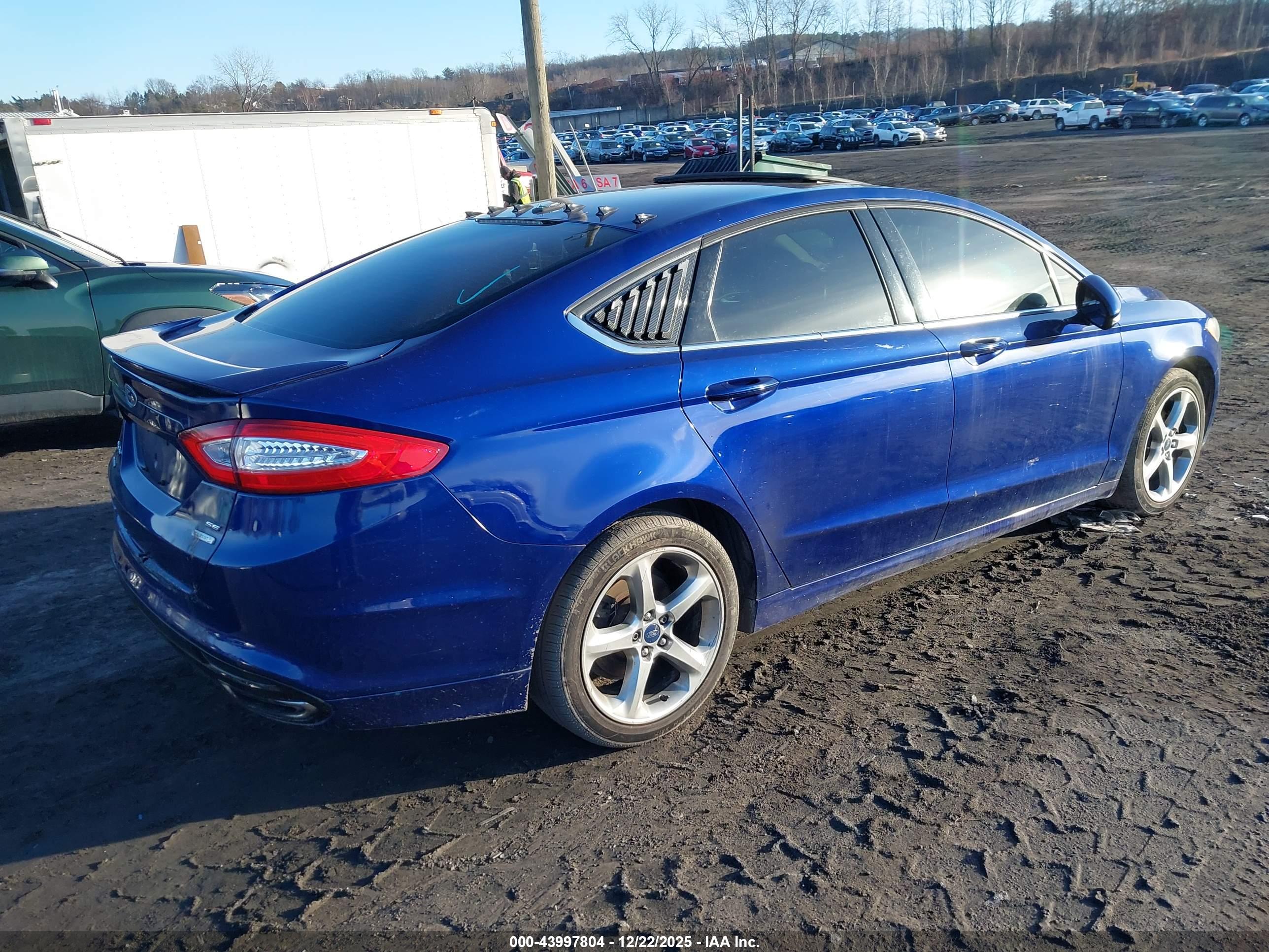 FORD FUSION image 4