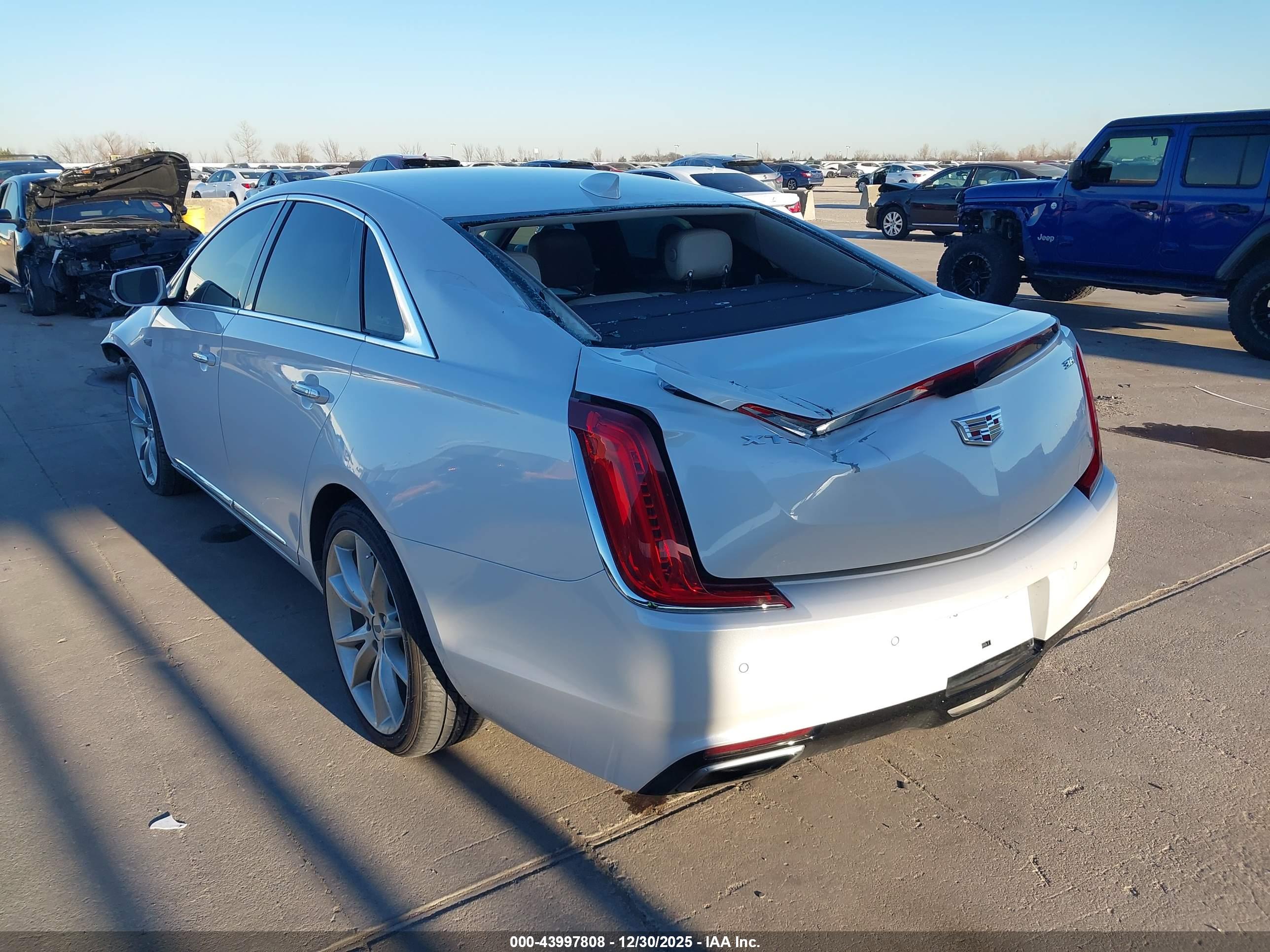 CADILLAC XTS image 3