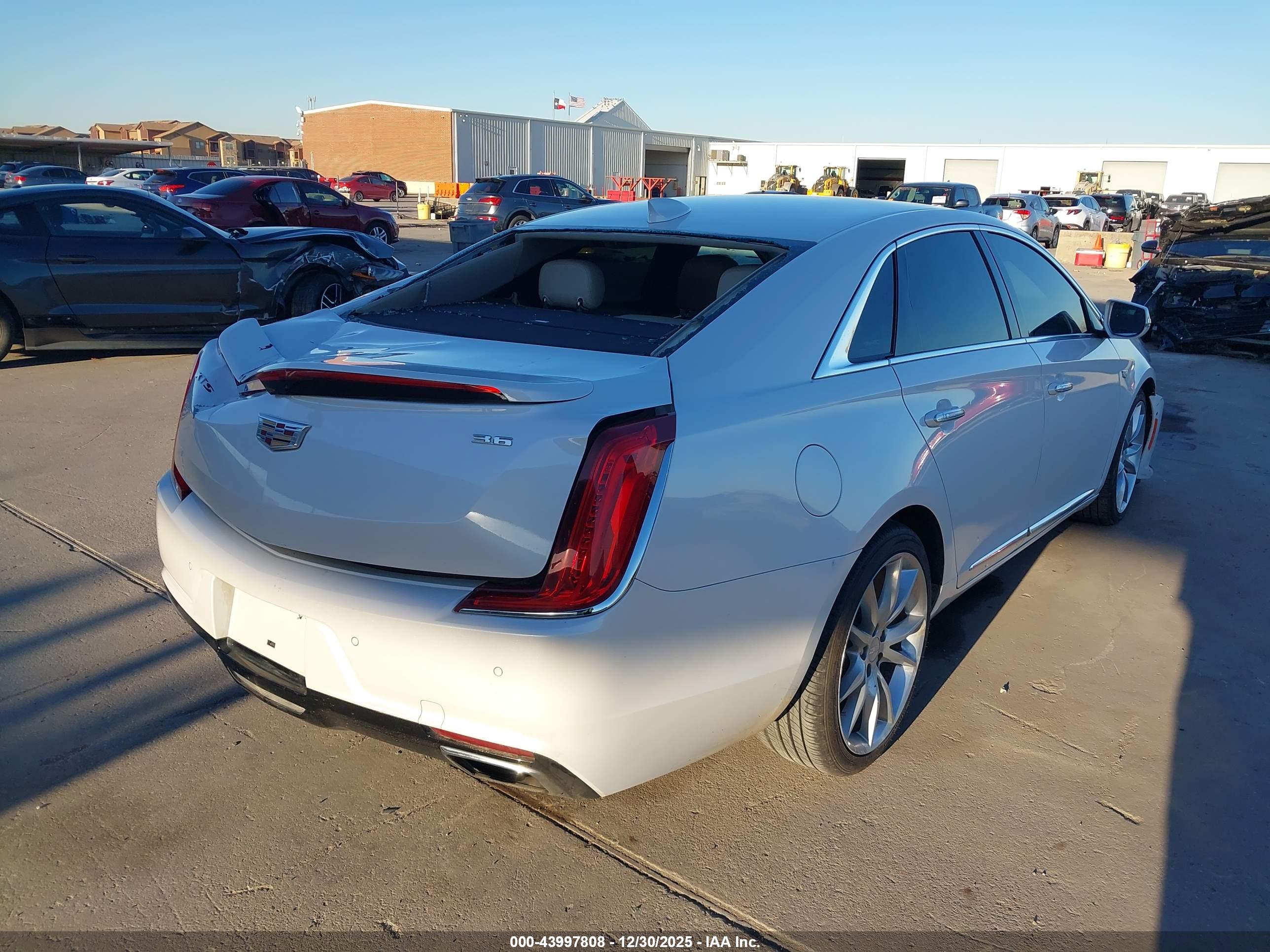 CADILLAC XTS image 4