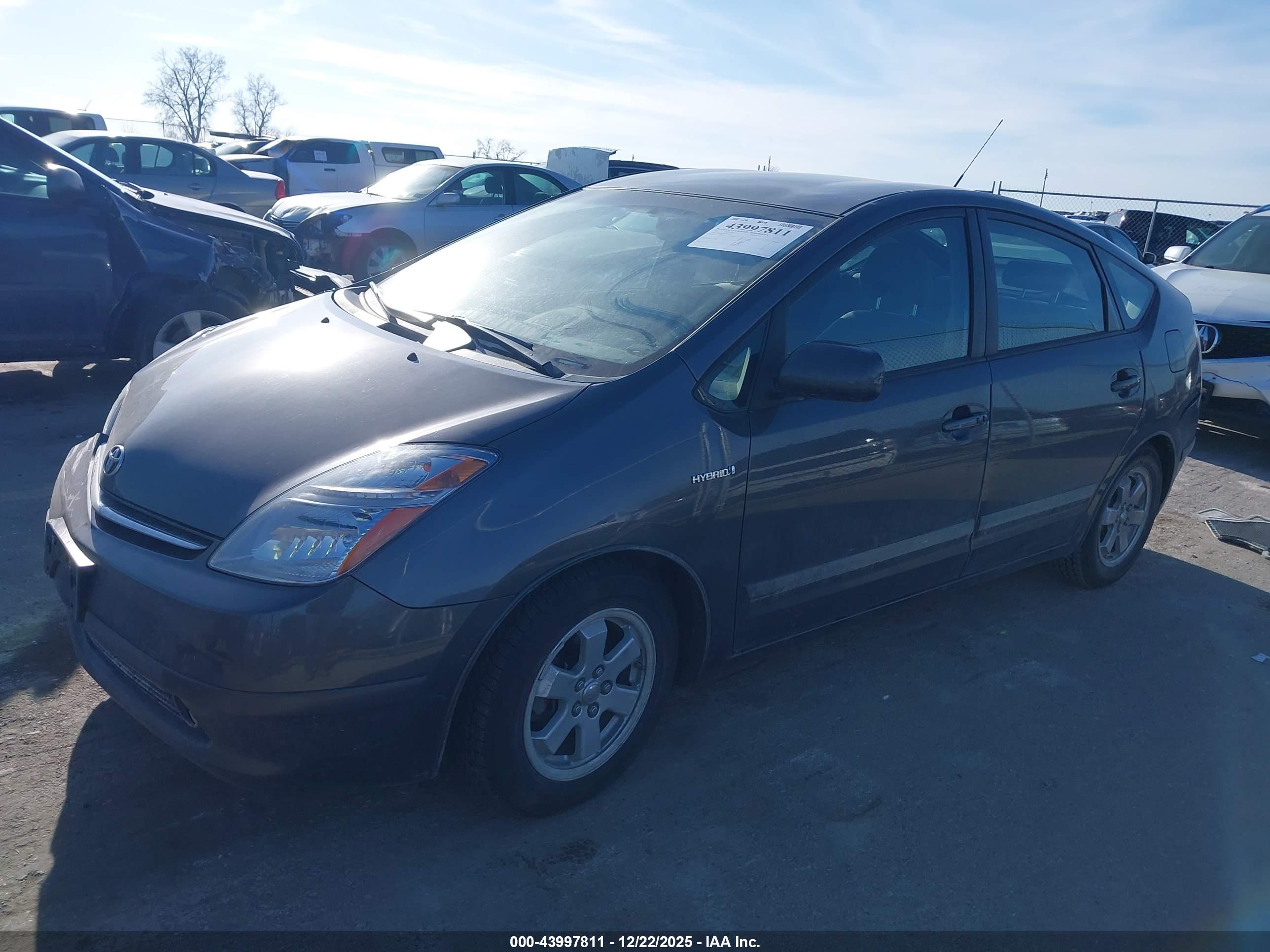 TOYOTA PRIUS image 2