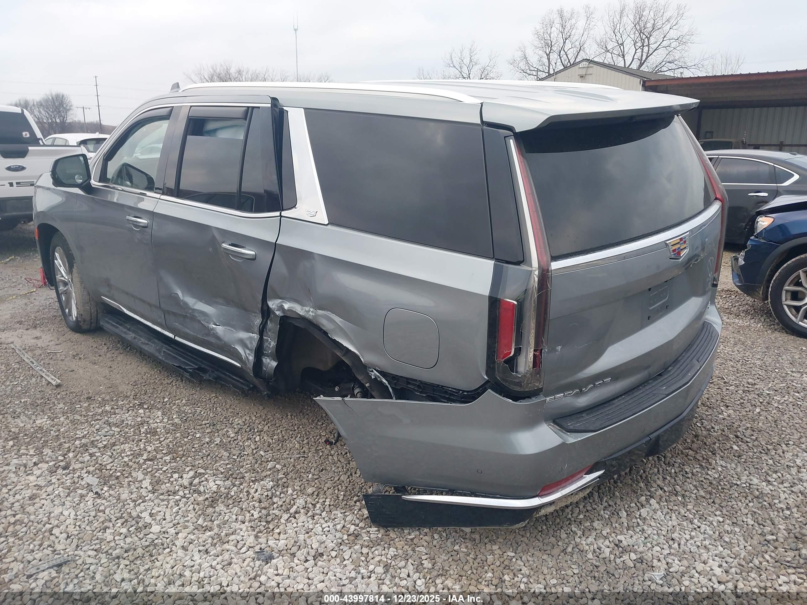 CADILLAC ESCALADE image 3