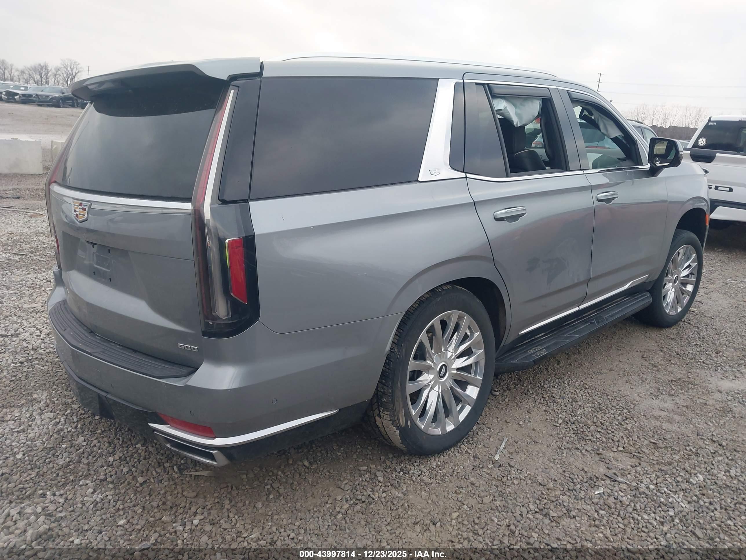 CADILLAC ESCALADE image 4