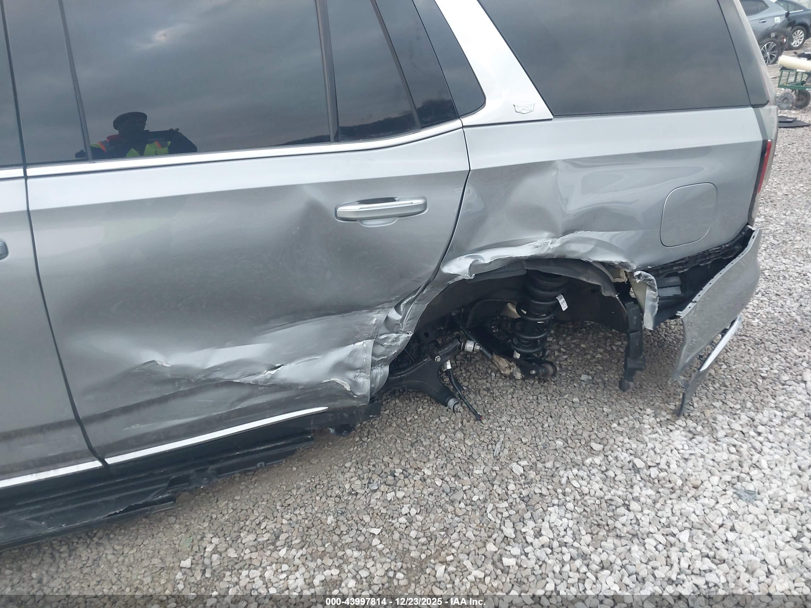 CADILLAC ESCALADE image 6