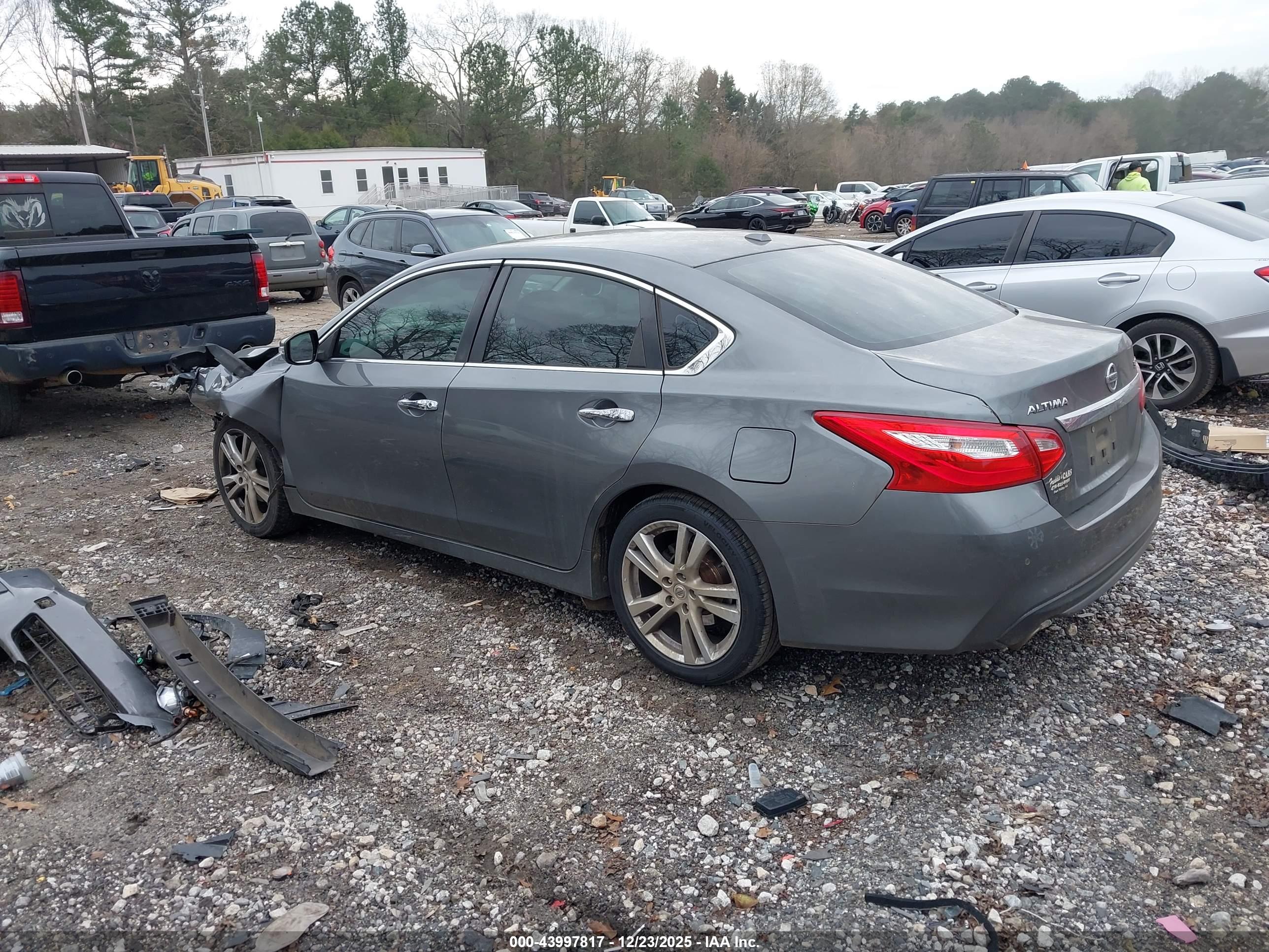 NISSAN ALTIMA image 3