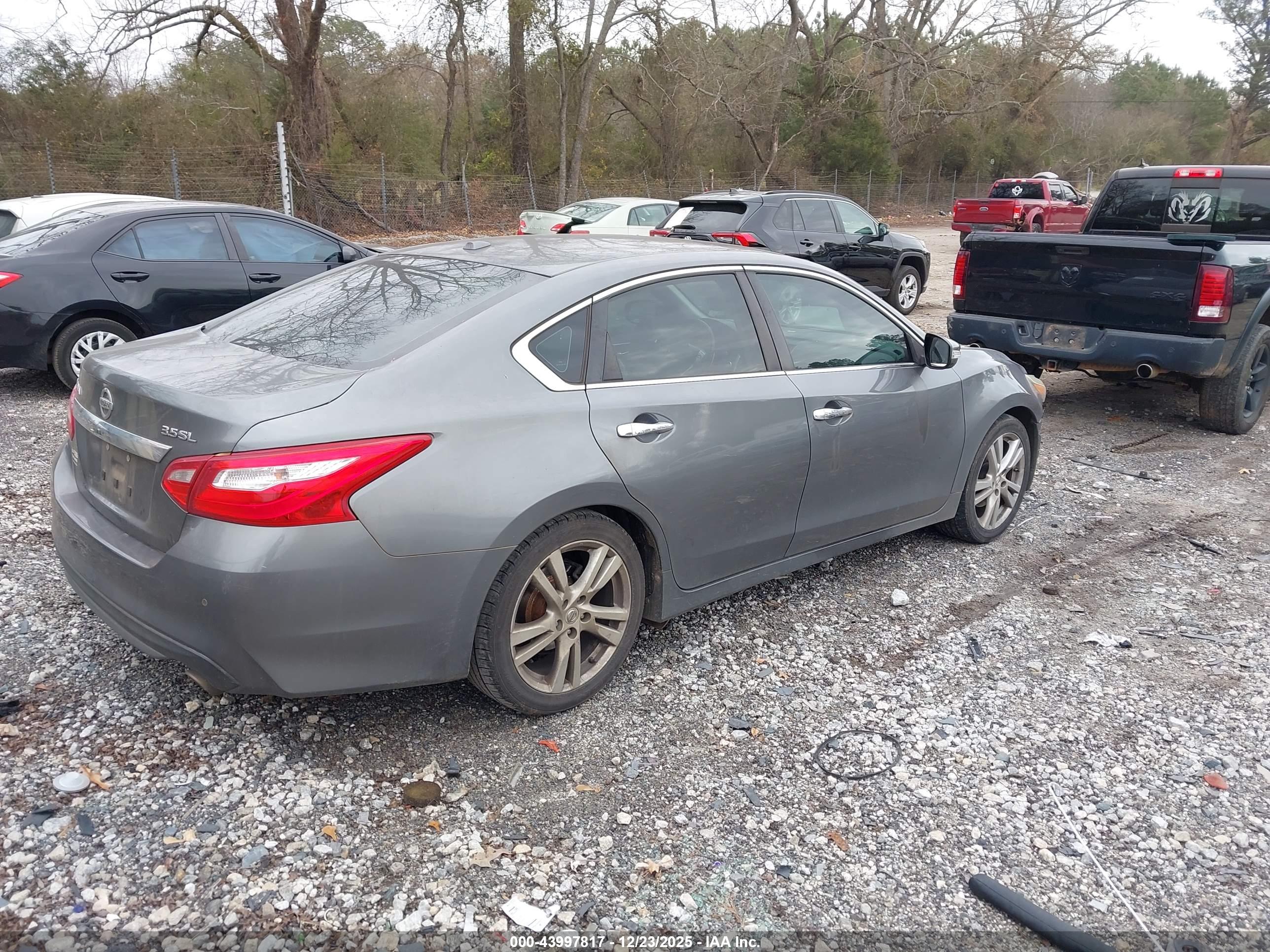 NISSAN ALTIMA image 4
