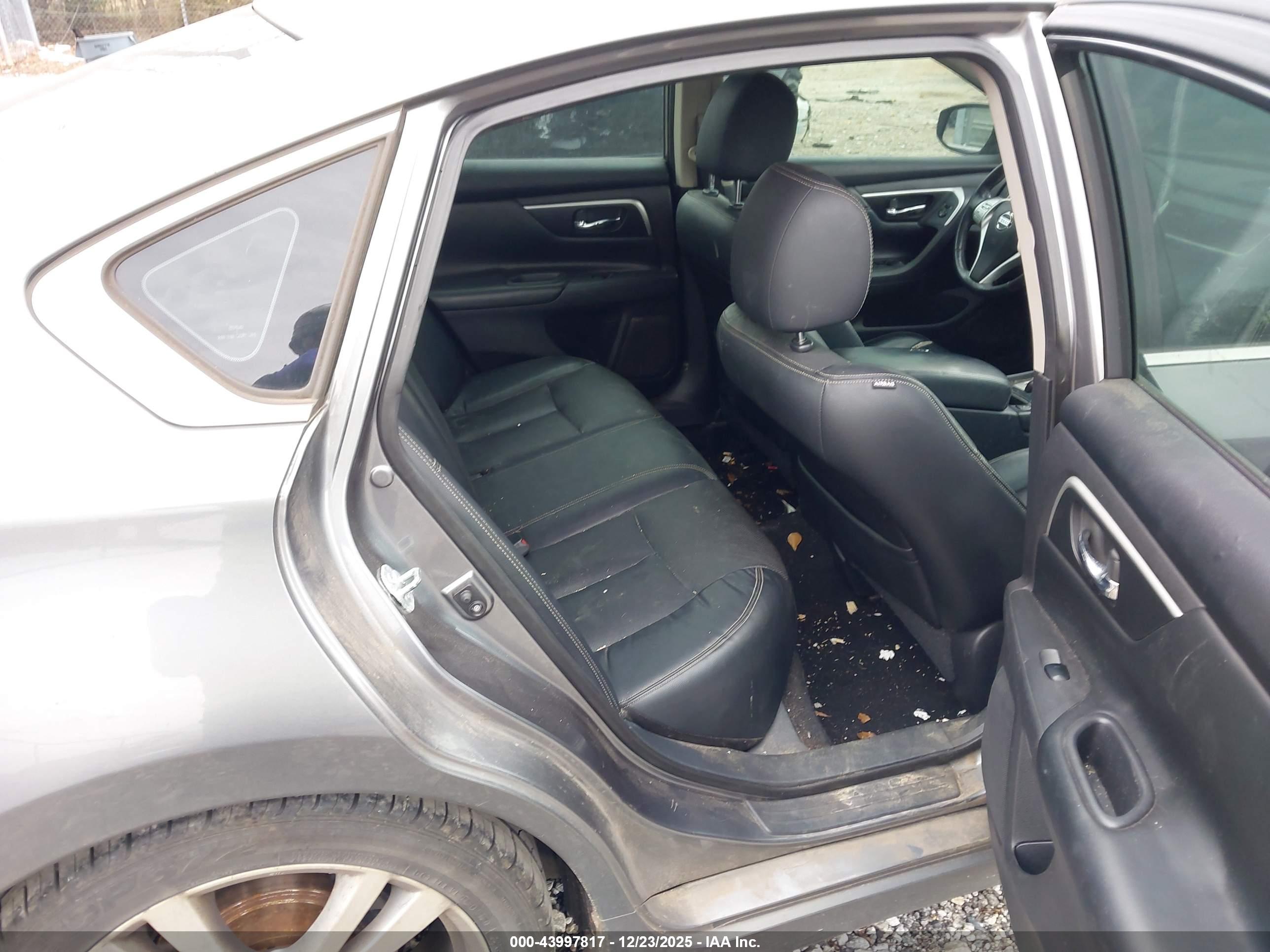 NISSAN ALTIMA image 8
