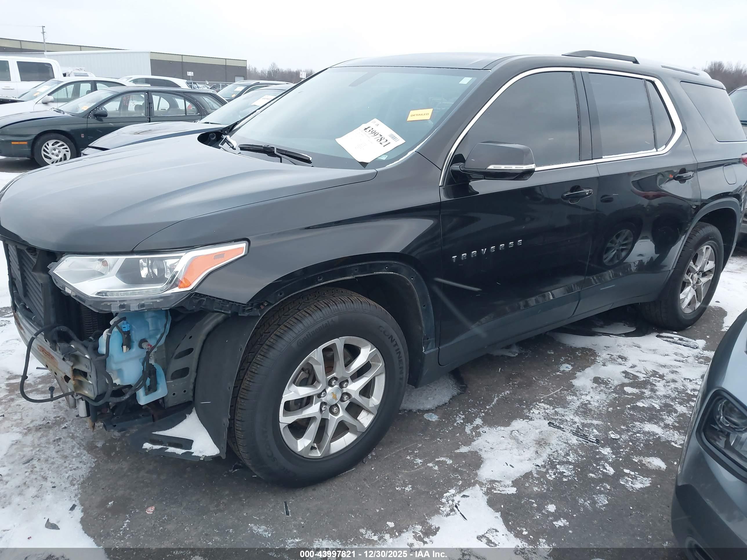 CHEVROLET TRAVERSE image 2