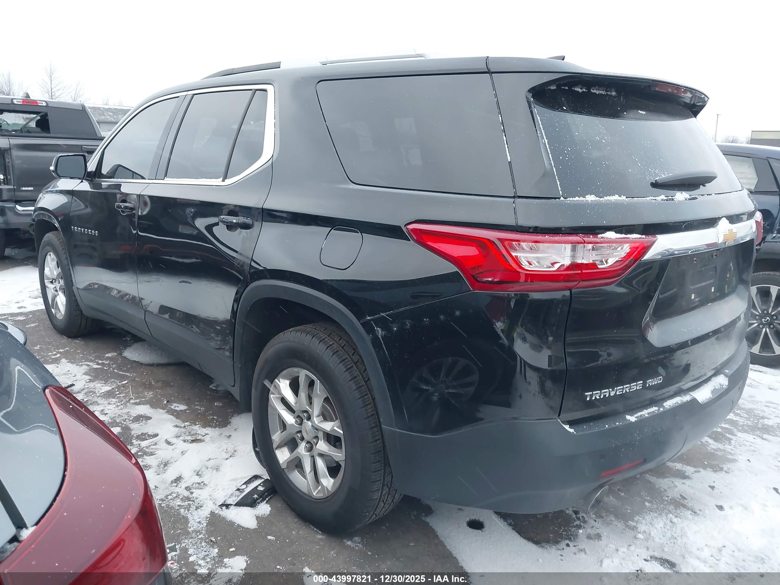 CHEVROLET TRAVERSE image 3