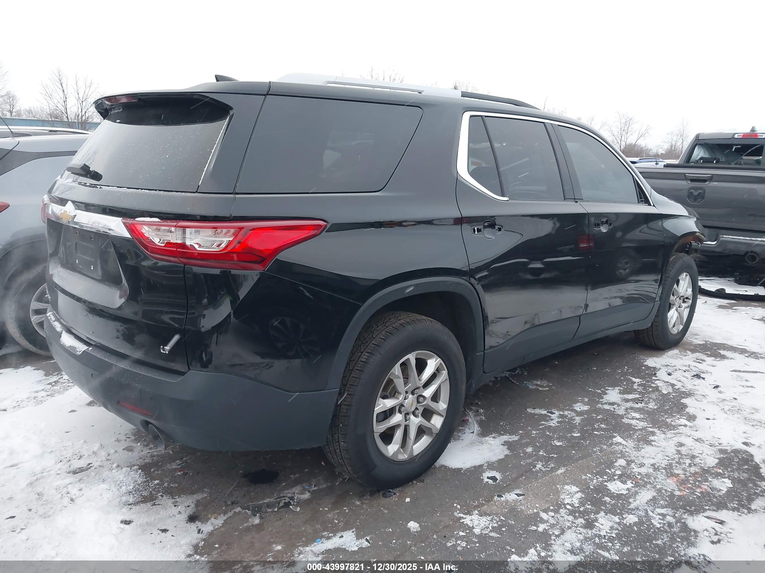 CHEVROLET TRAVERSE image 4