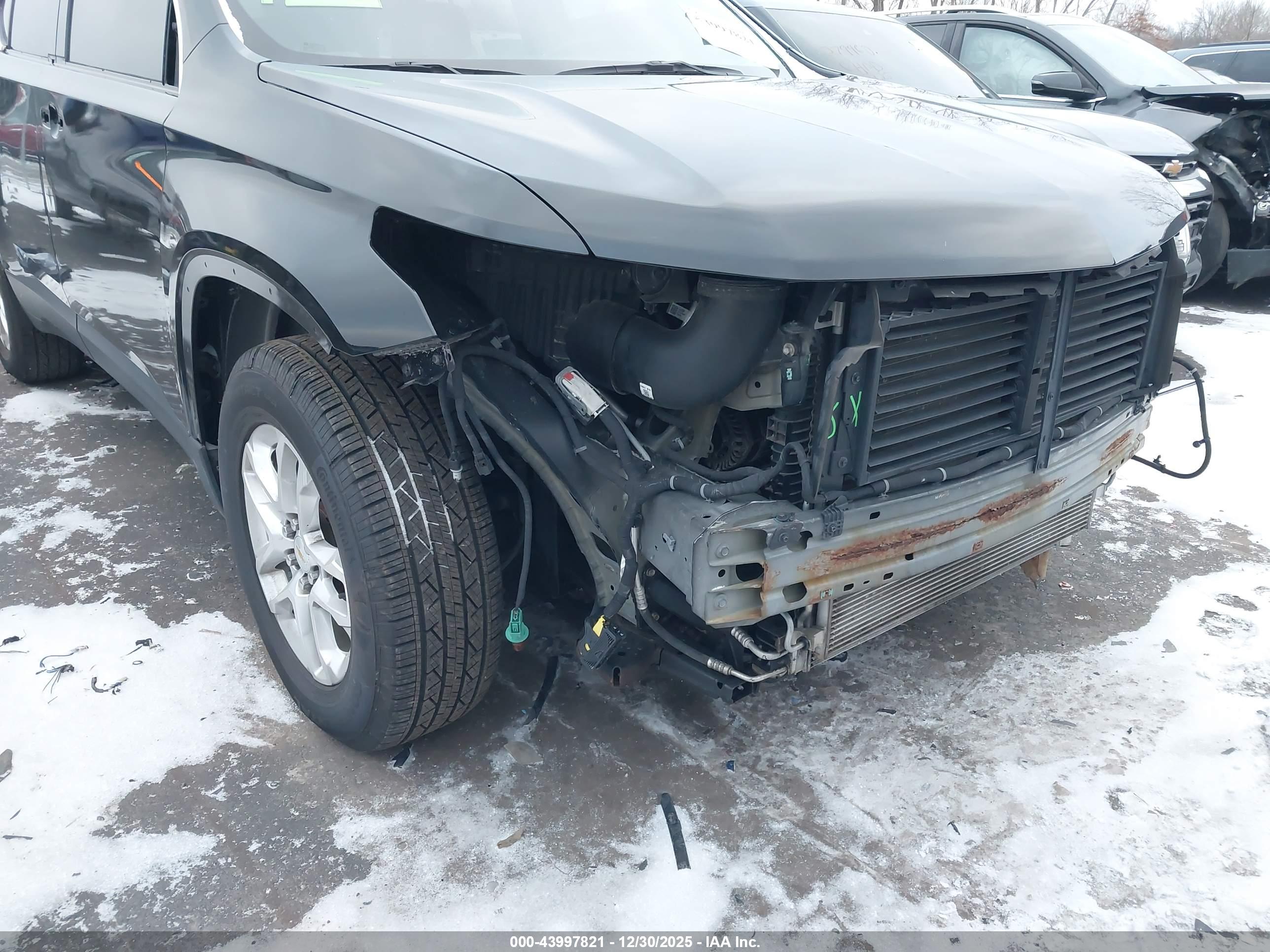 CHEVROLET TRAVERSE image 6