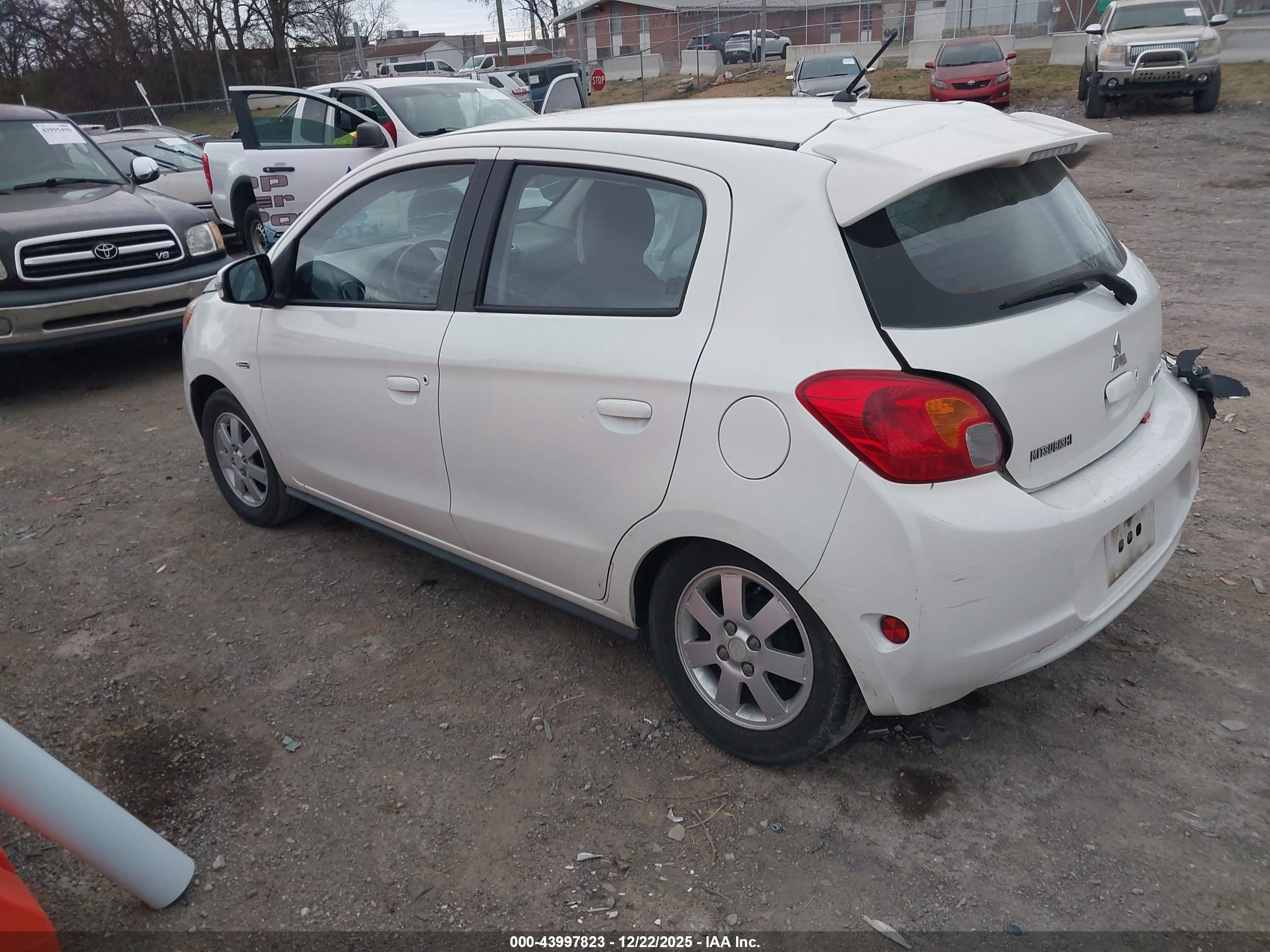 MITSUBISHI MIRAGE image 3