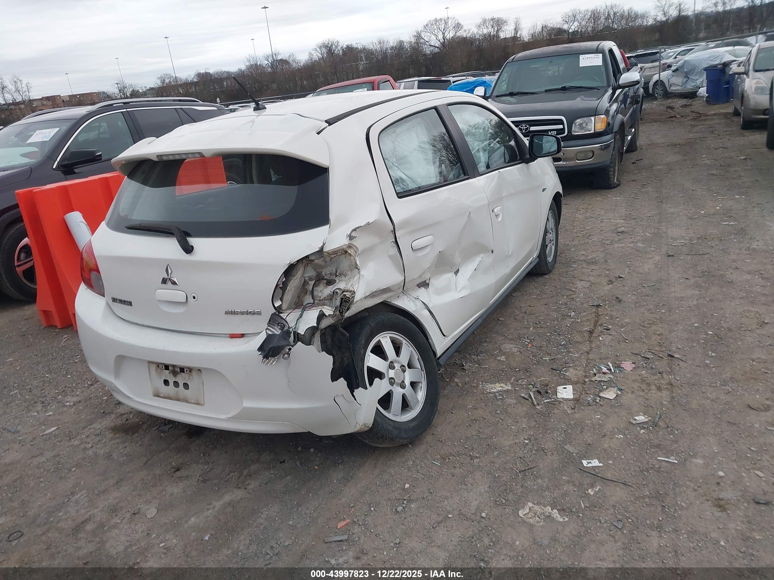 MITSUBISHI MIRAGE image 4