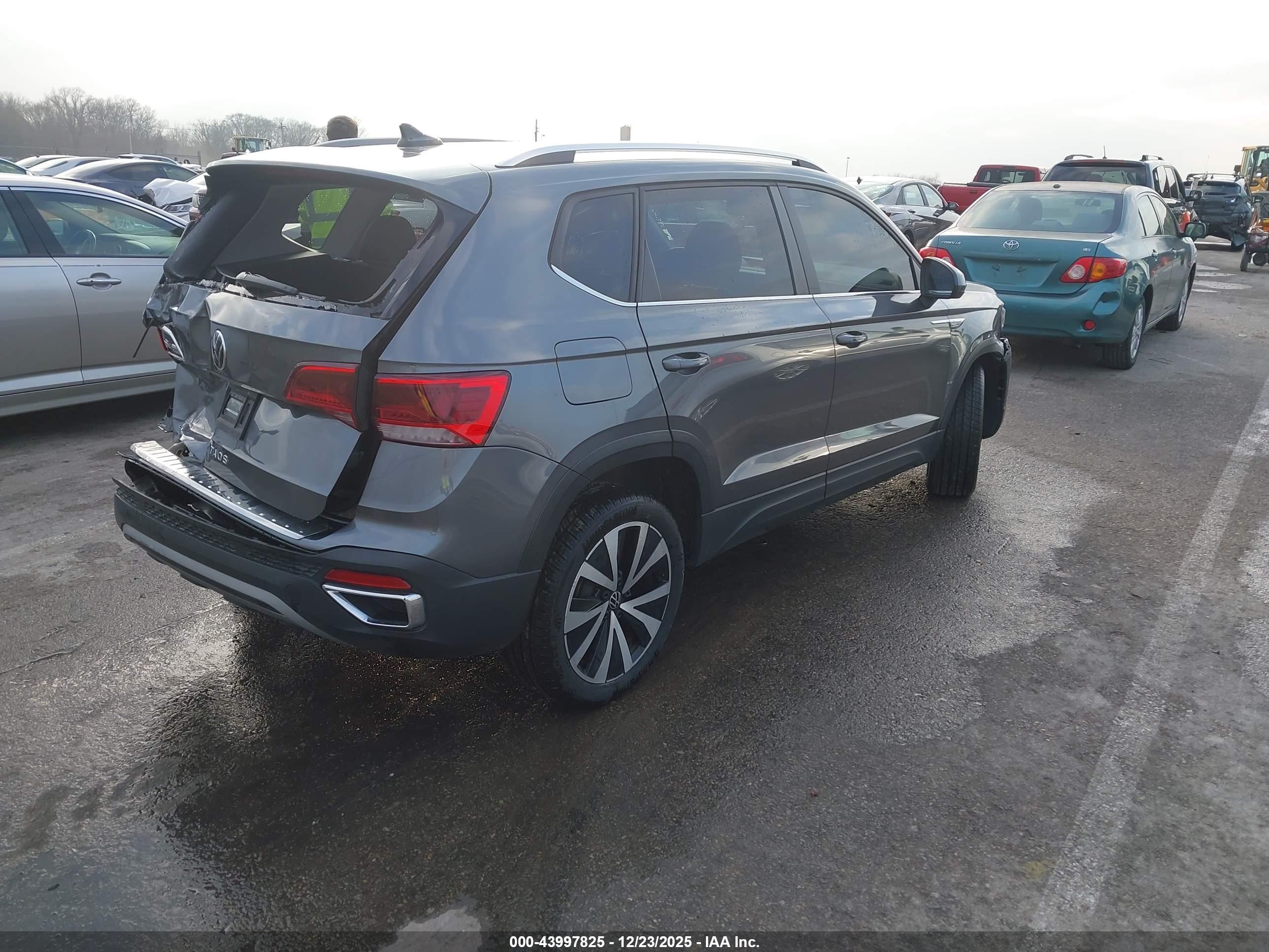 VOLKSWAGEN TAOS image 4