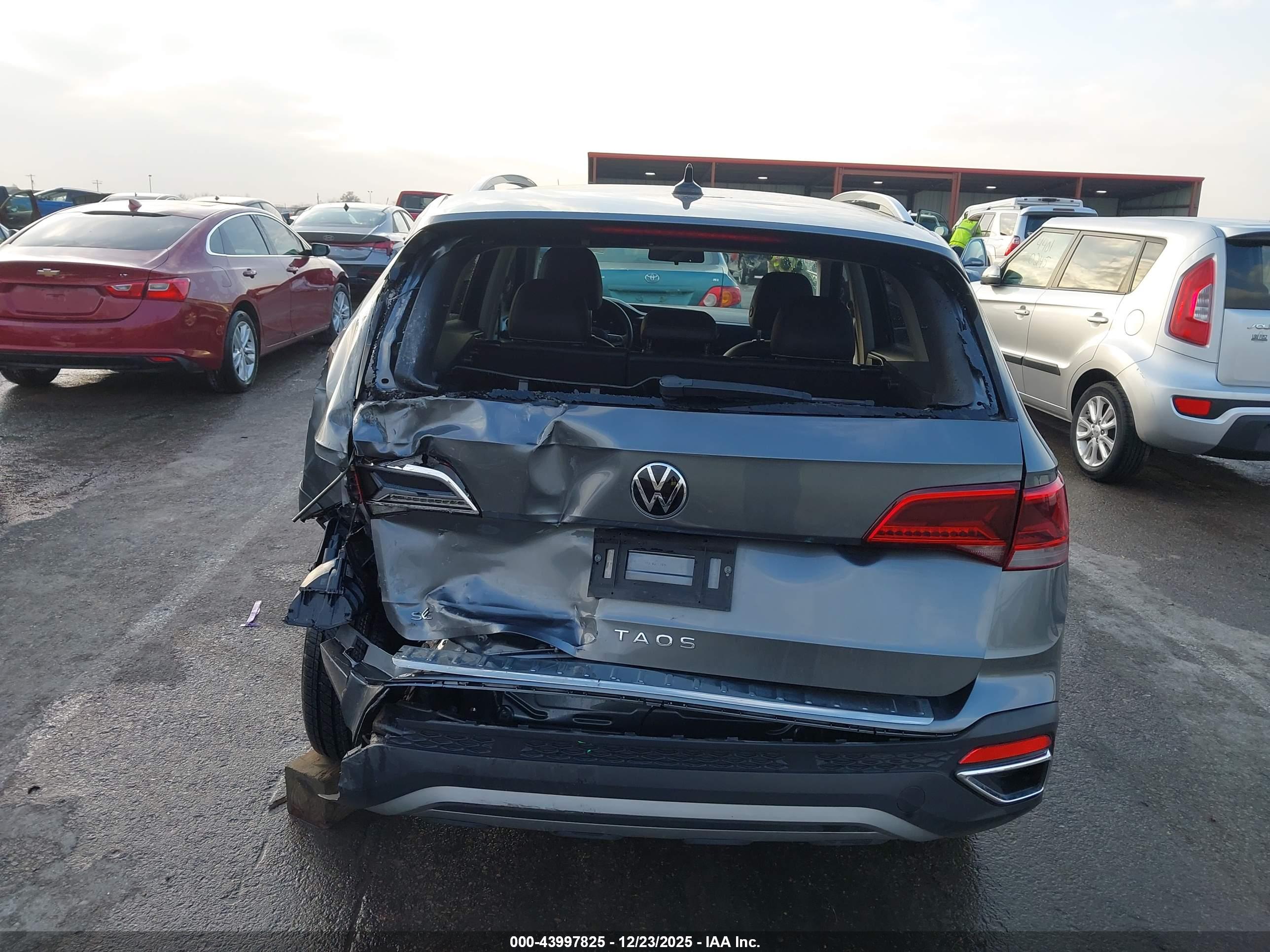 VOLKSWAGEN TAOS image 6