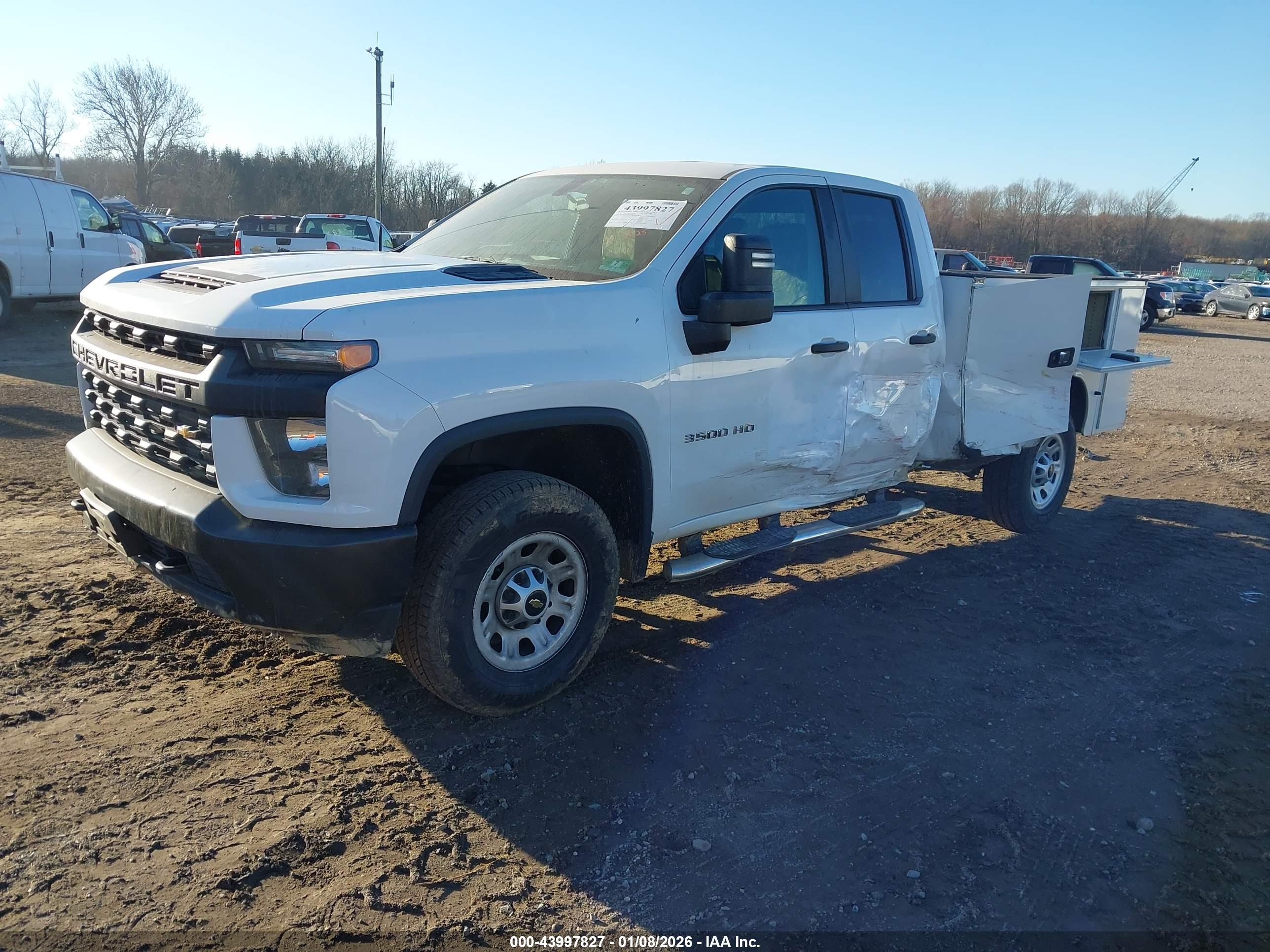 CHEVROLET SILVERADO image 2