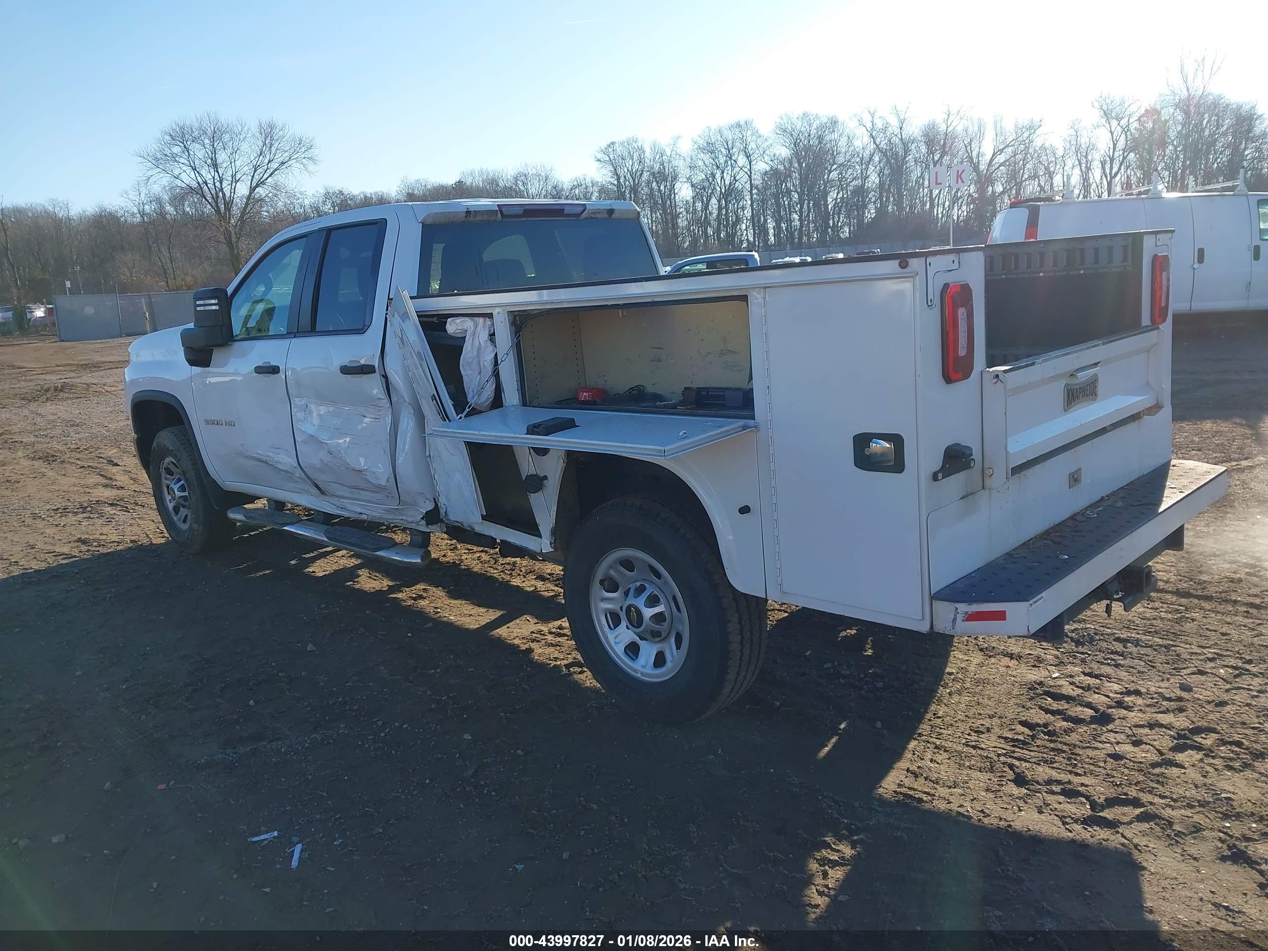 CHEVROLET SILVERADO image 3