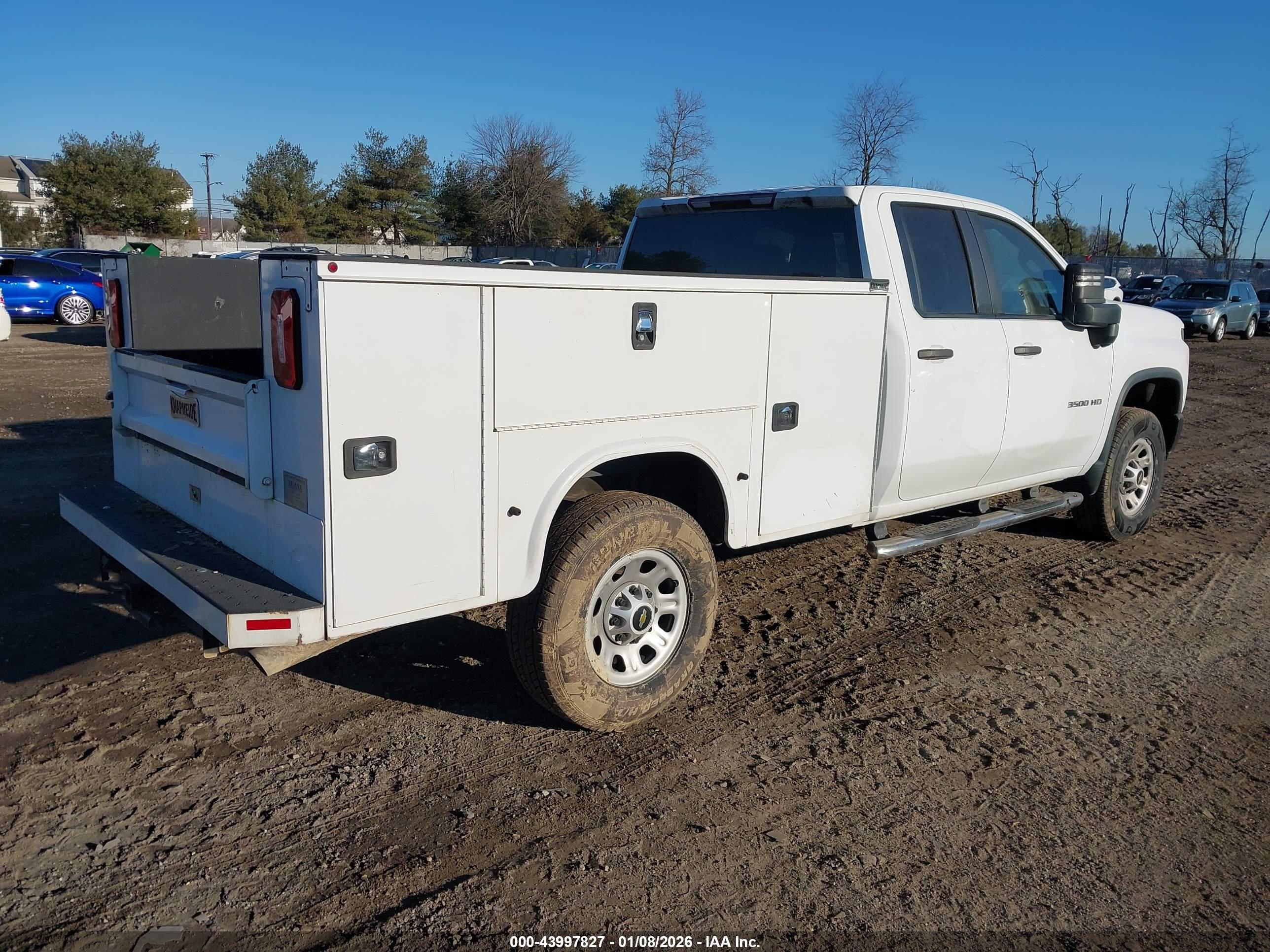 CHEVROLET SILVERADO image 4
