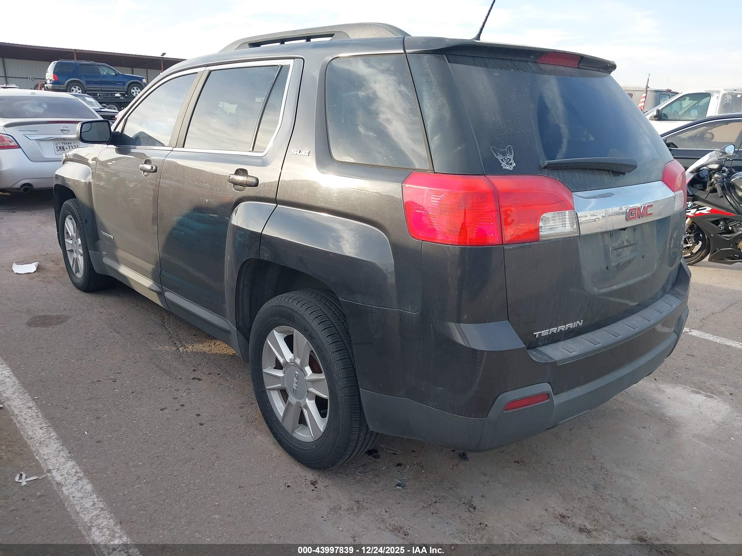 GMC TERRAIN image 3