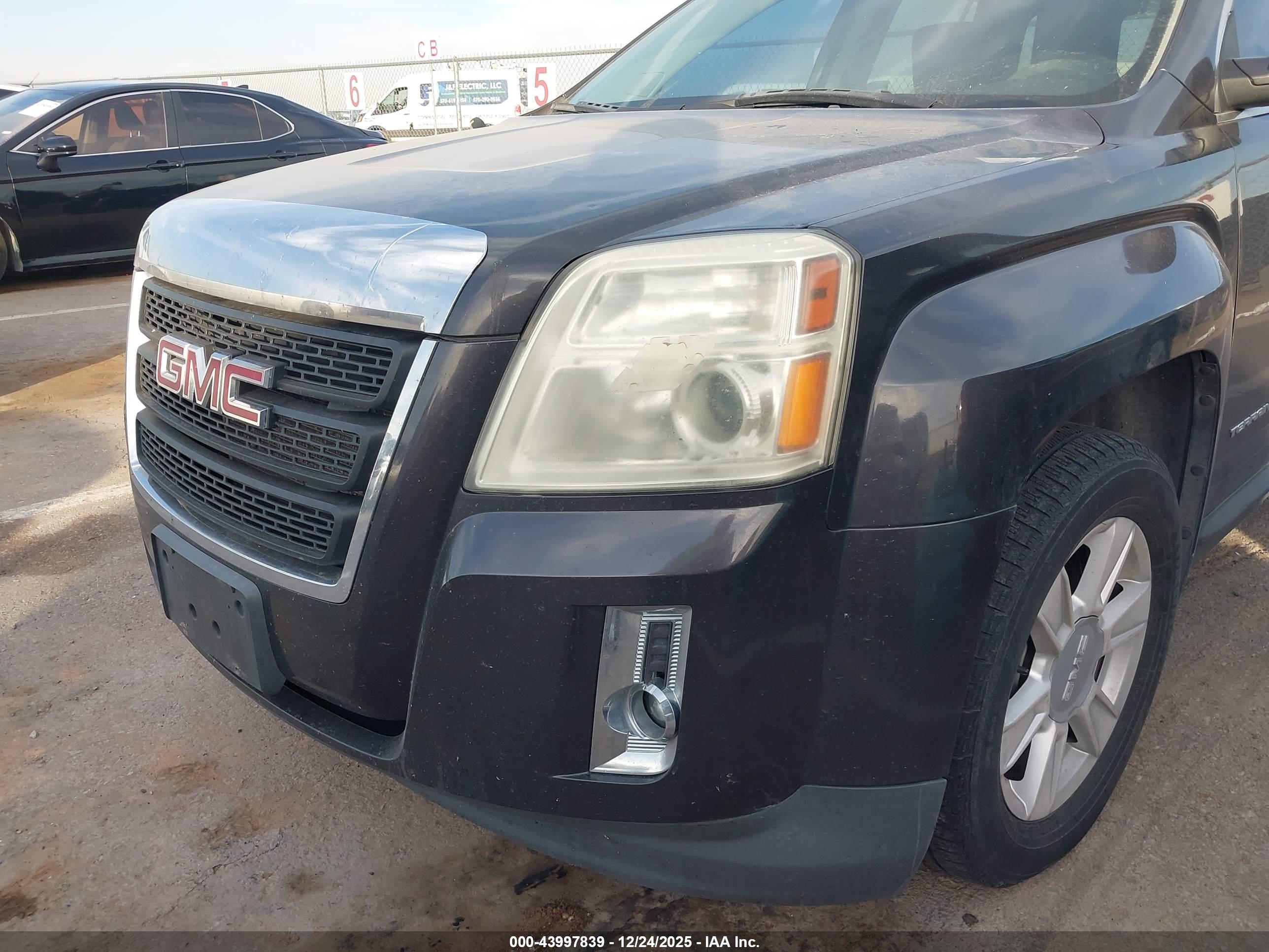 GMC TERRAIN image 6