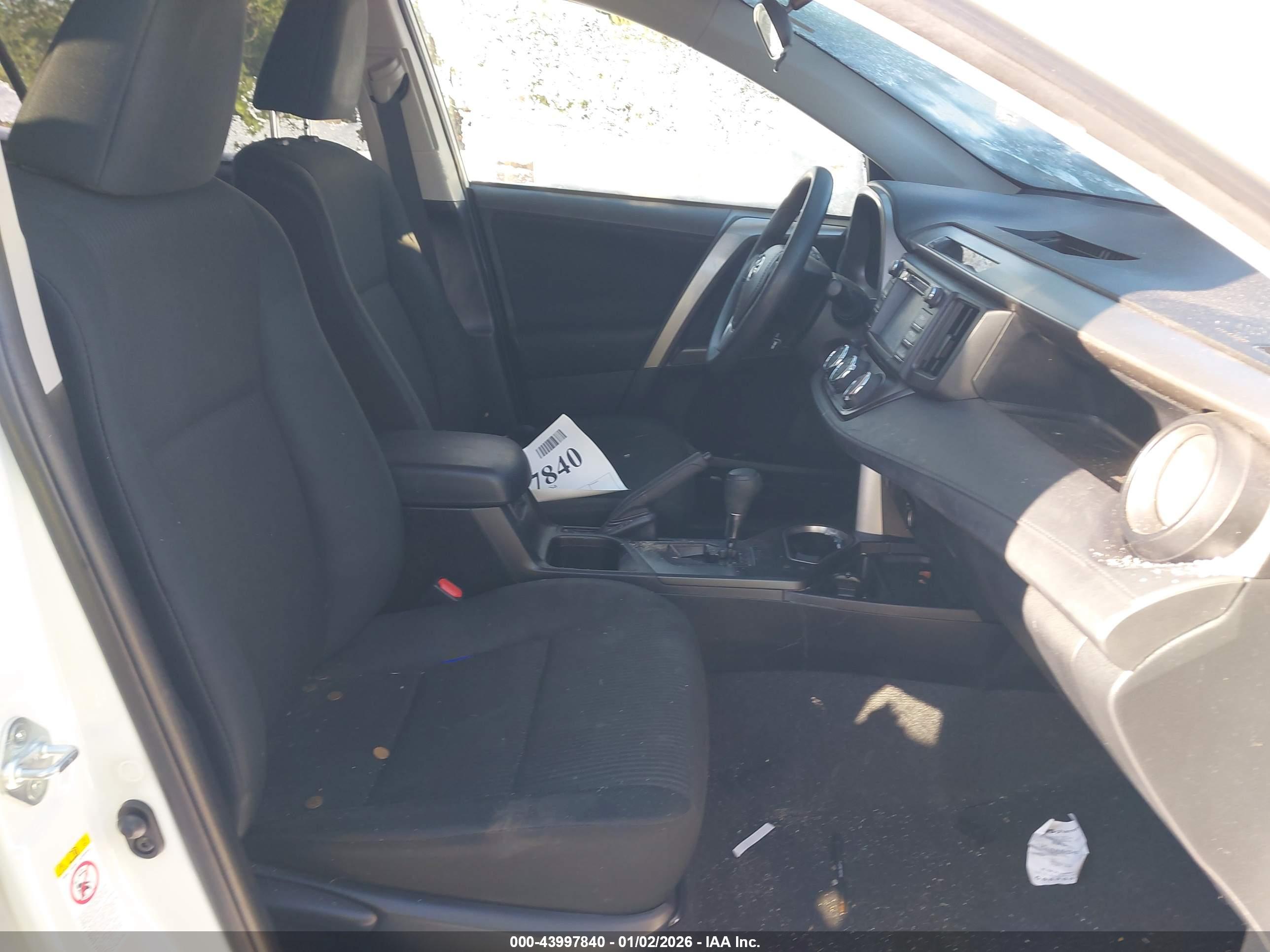 TOYOTA RAV4 image 5